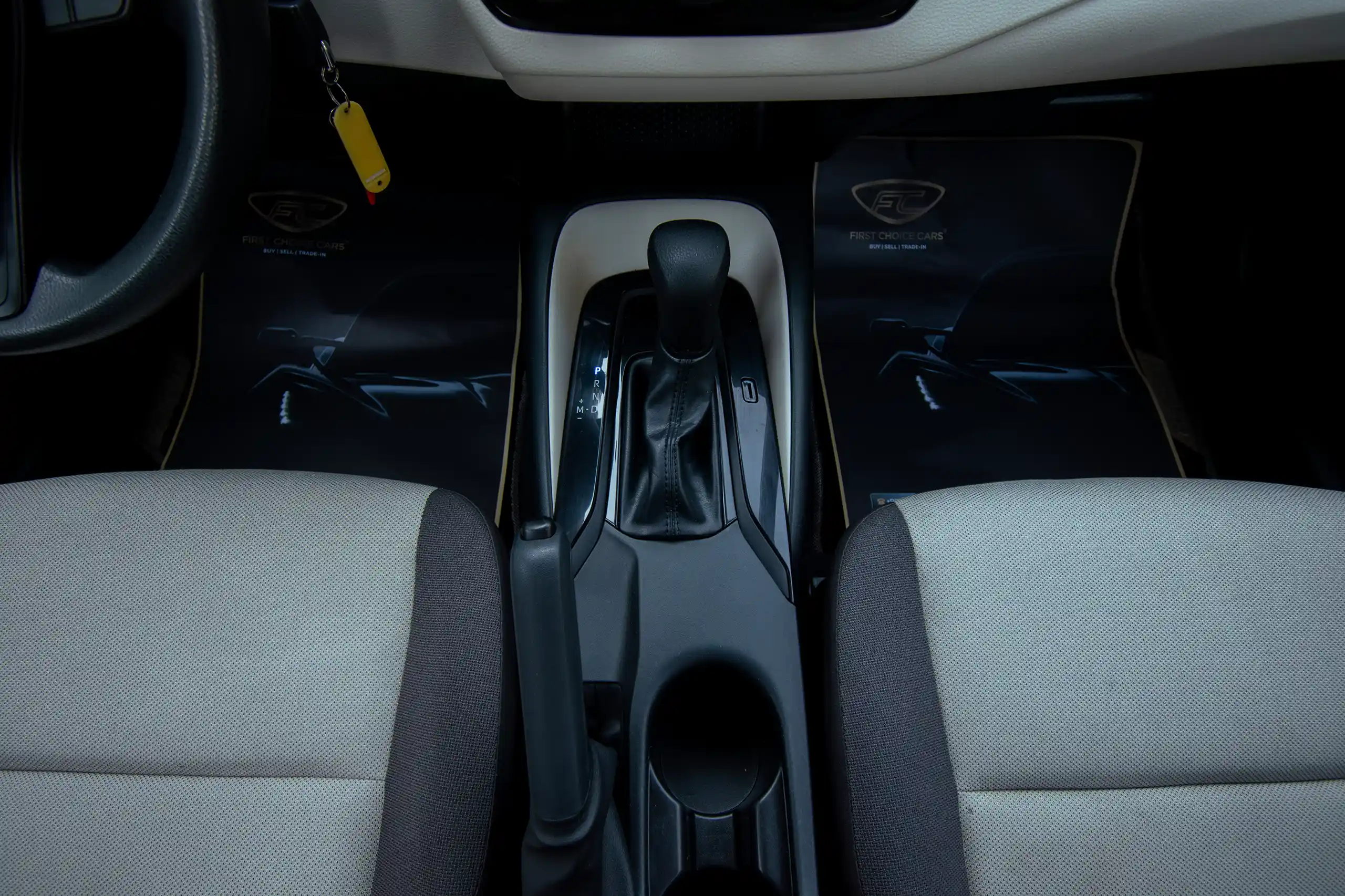 Used 2022 Toyota Corolla Xli White – Center Console & Gear Shifter at First Choice Cars Sharjah