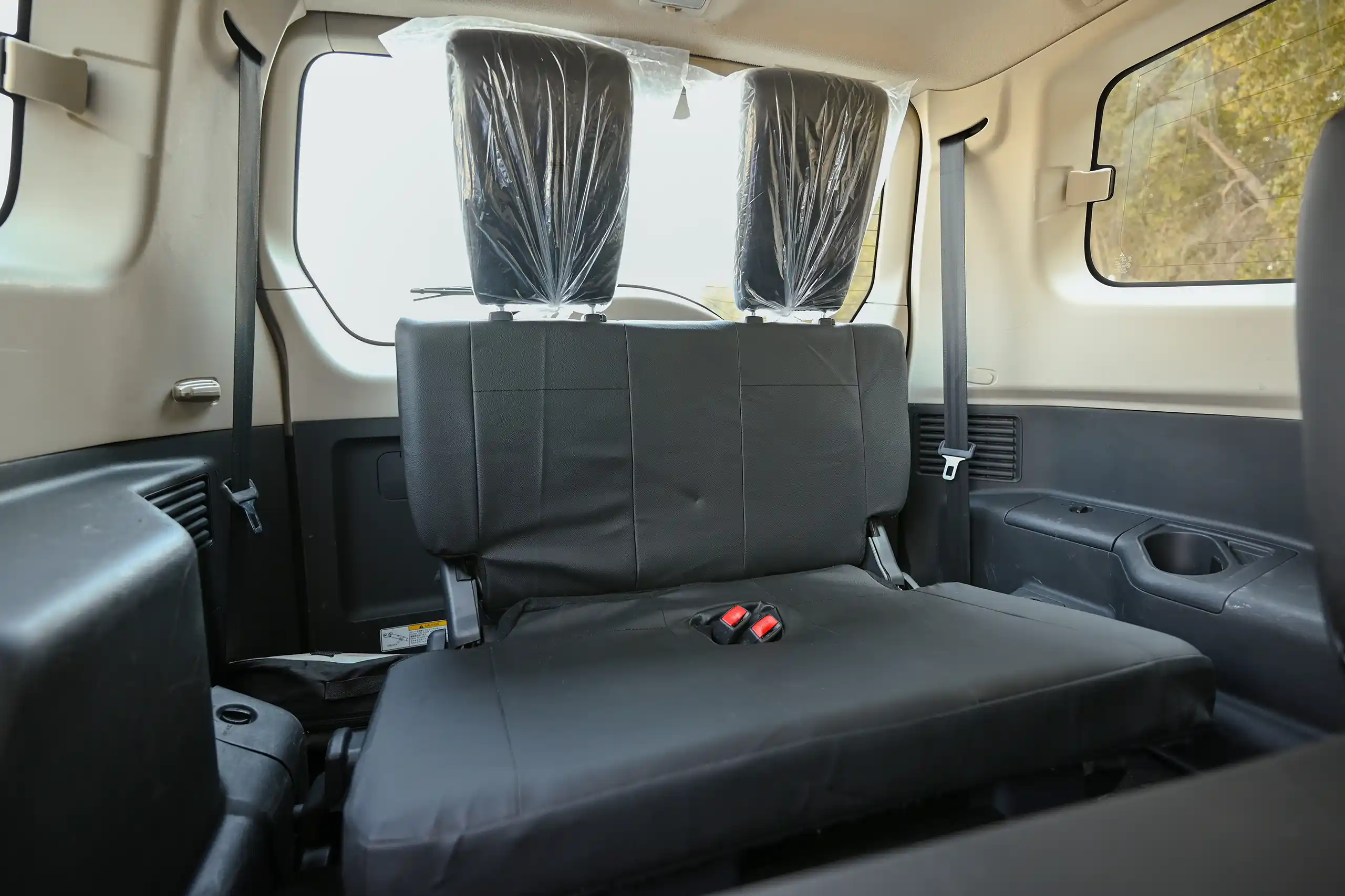 Used 2022 Mitsubishi PAJERO GLS White – Third Row Right Seat View at First Choice Cars Sharjah