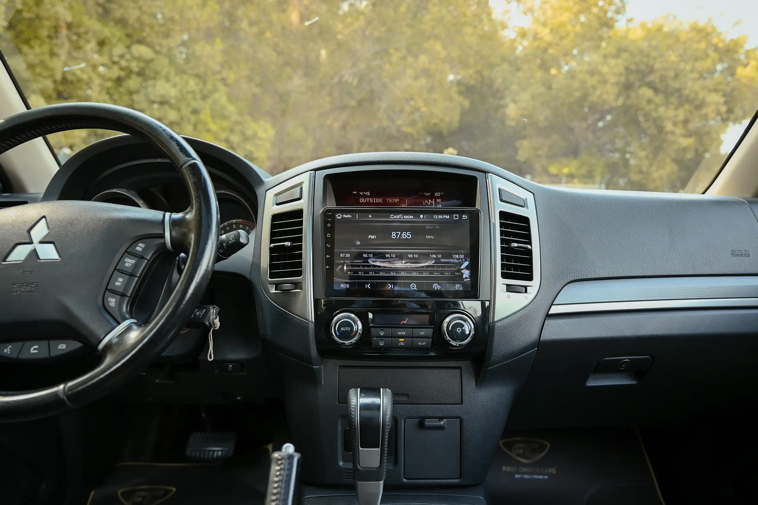 Used 2022 Mitsubishi PAJERO GLS White – Infotainment / Touchscreen System at First Choice Cars Sharjah