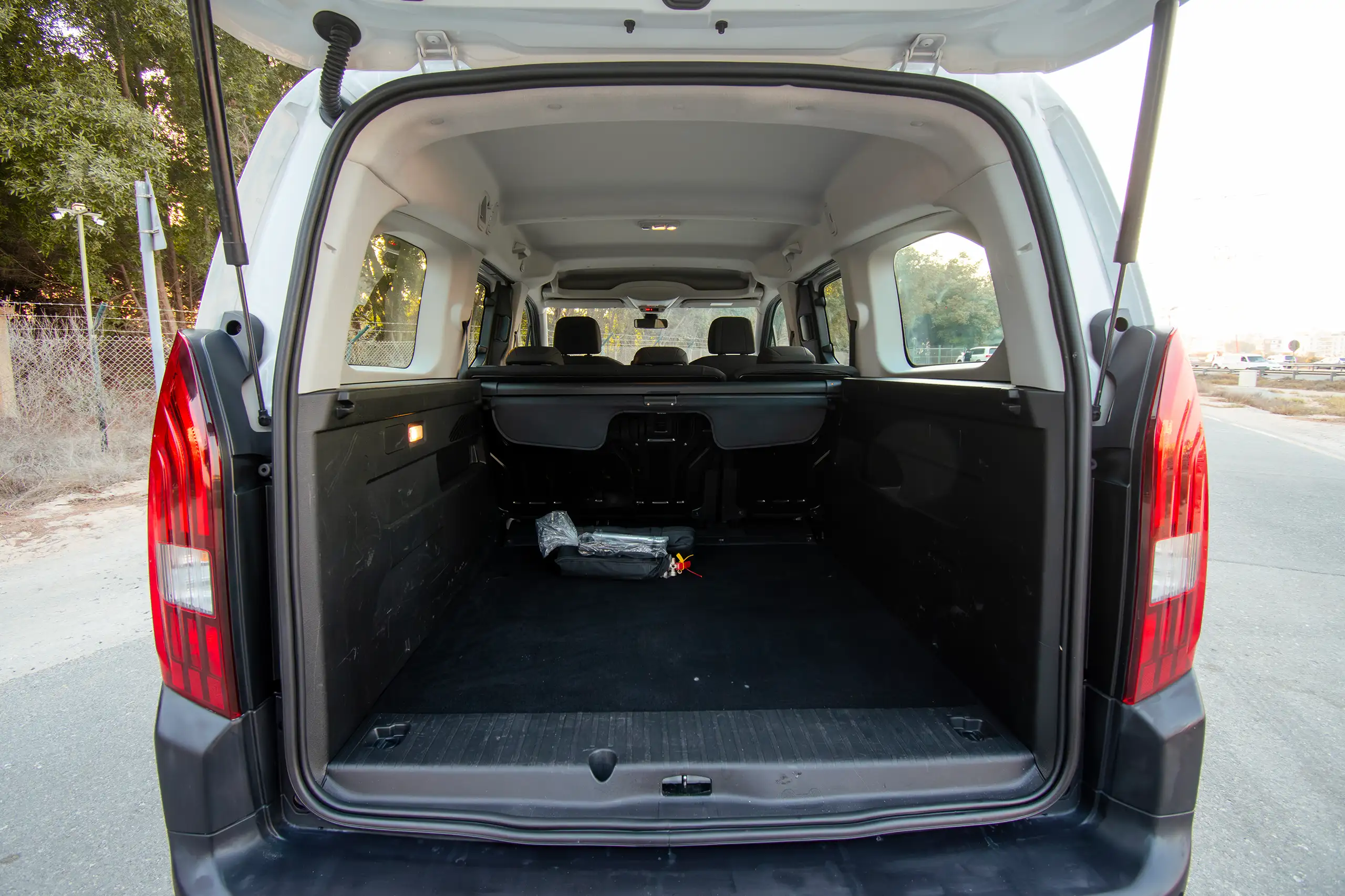 Used 2023 Peugeot Rifter 1.5T L2 White – Cargo Box Inside View at First Choice Cars Sharjah