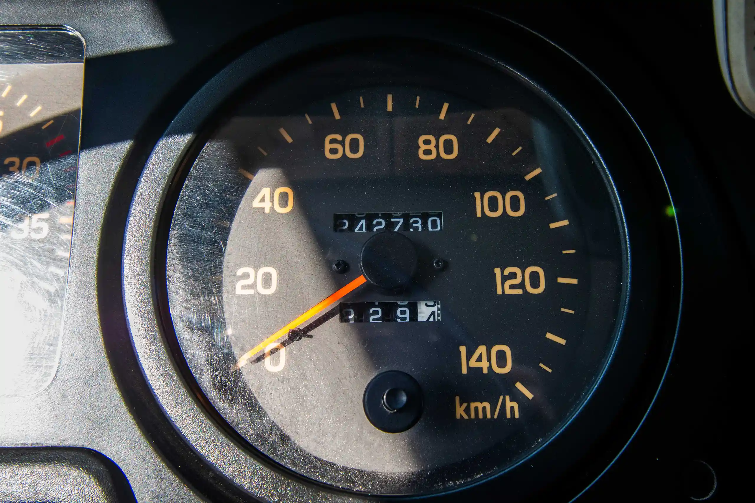 Used 2016 Isuzu FSR Cargo Truck Yellow – Odometer / Mileage Reading View at First Choice Cars Sharjah