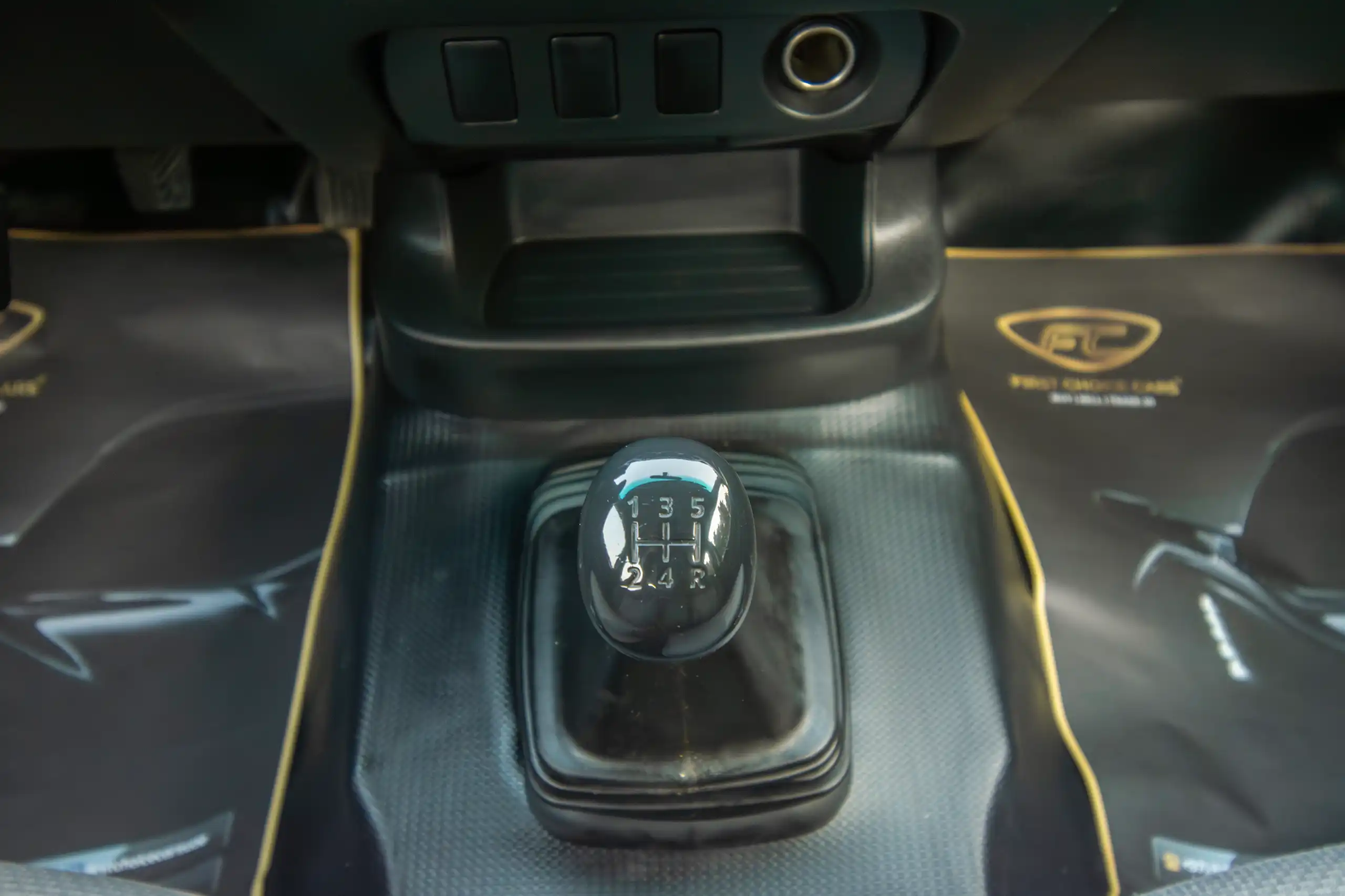 Used 2020 Mitsubishi L200 Double Cab GLX White – Center Console & Gear Shifter at First Choice Cars Sharjah