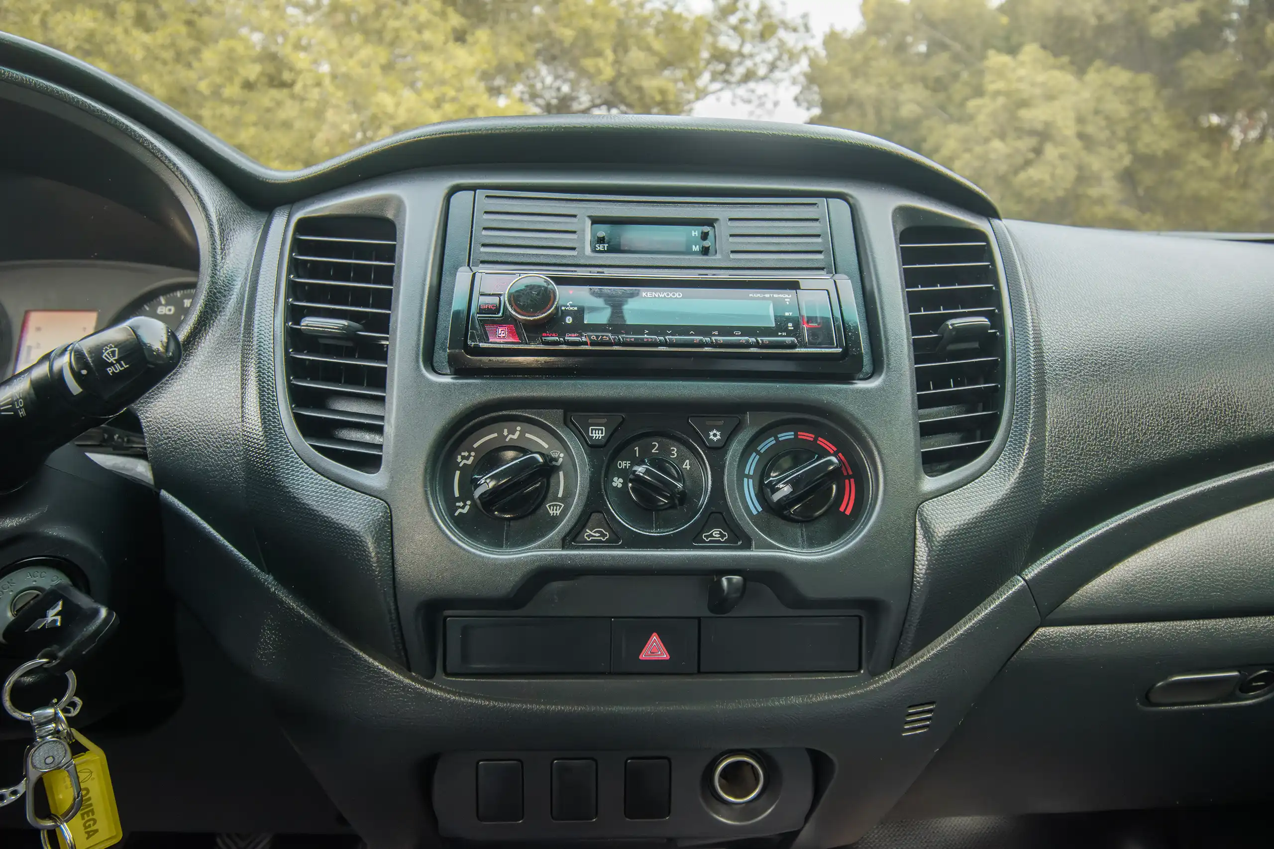 Used 2021 Mitsubishi L200 Double Cab GLX White – Infotainment / Touchscreen System at First Choice Cars Sharjah