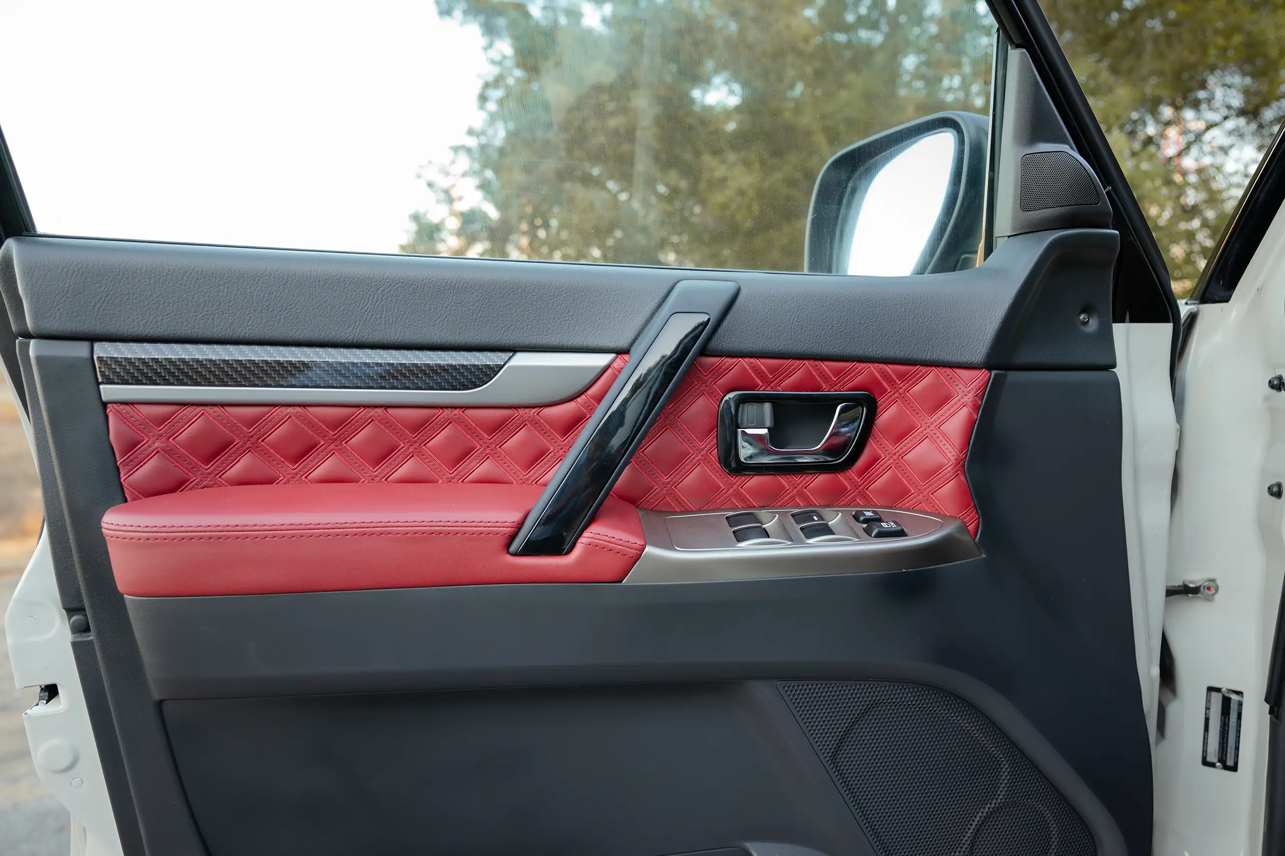 Used 2020 Mitsubishi Pajero Signature Edition White – Driver Door Panel Full View at First Choice Cars Sharjah