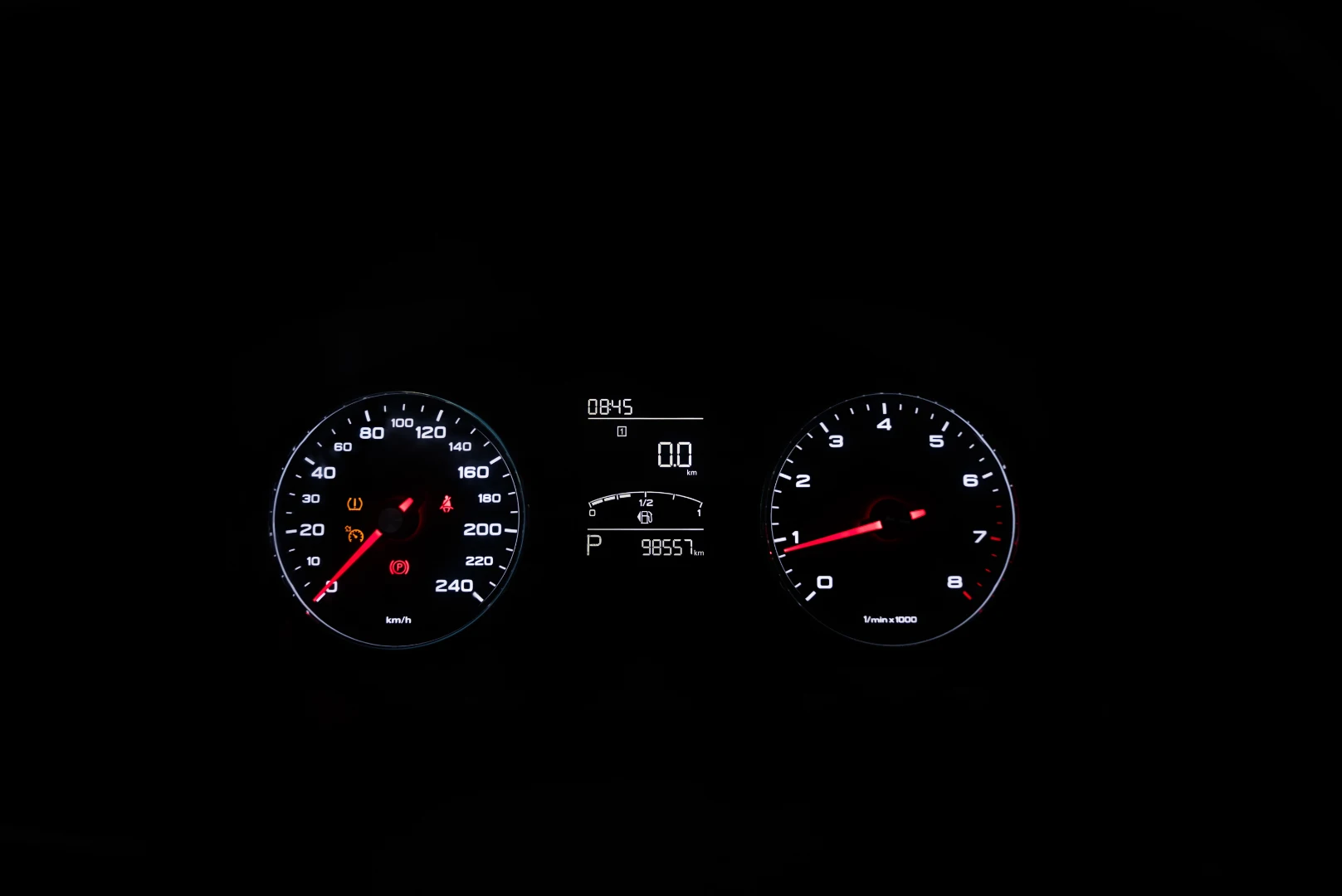 Used 2022 MG RX5 Luxury Silver – Odometer / Mileage Reading View at First Choice Cars Sharjah