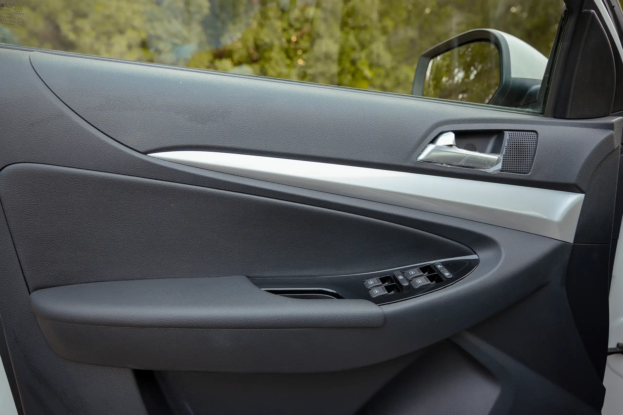 Used 2025 DongFeng RICH 6 Double Cabin White – Driver Door Panel Full View at First Choice Cars Sharjah