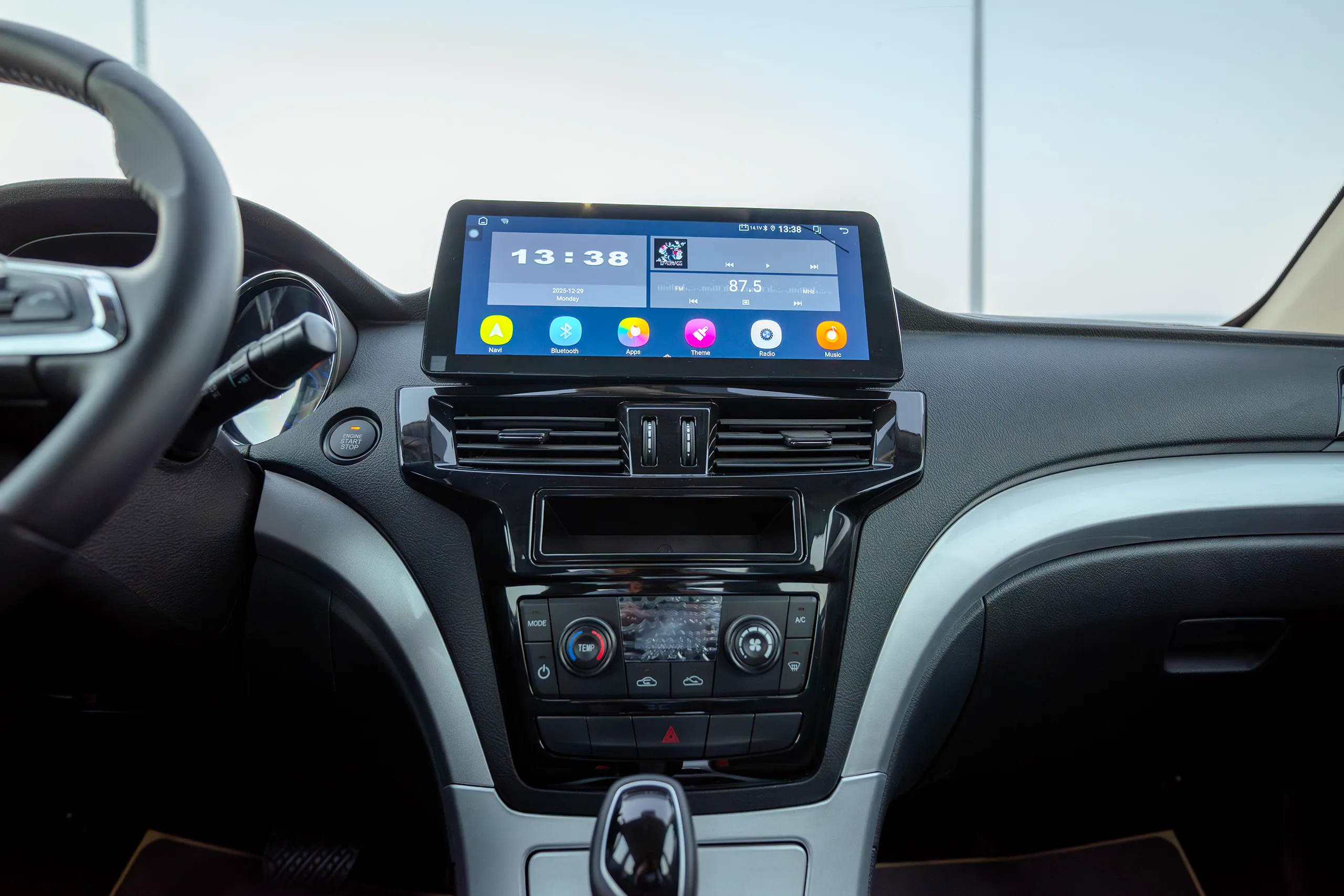 Used 2025 DongFeng RICH 6 Double Cabin White – Infotainment / Touchscreen System at First Choice Cars Sharjah