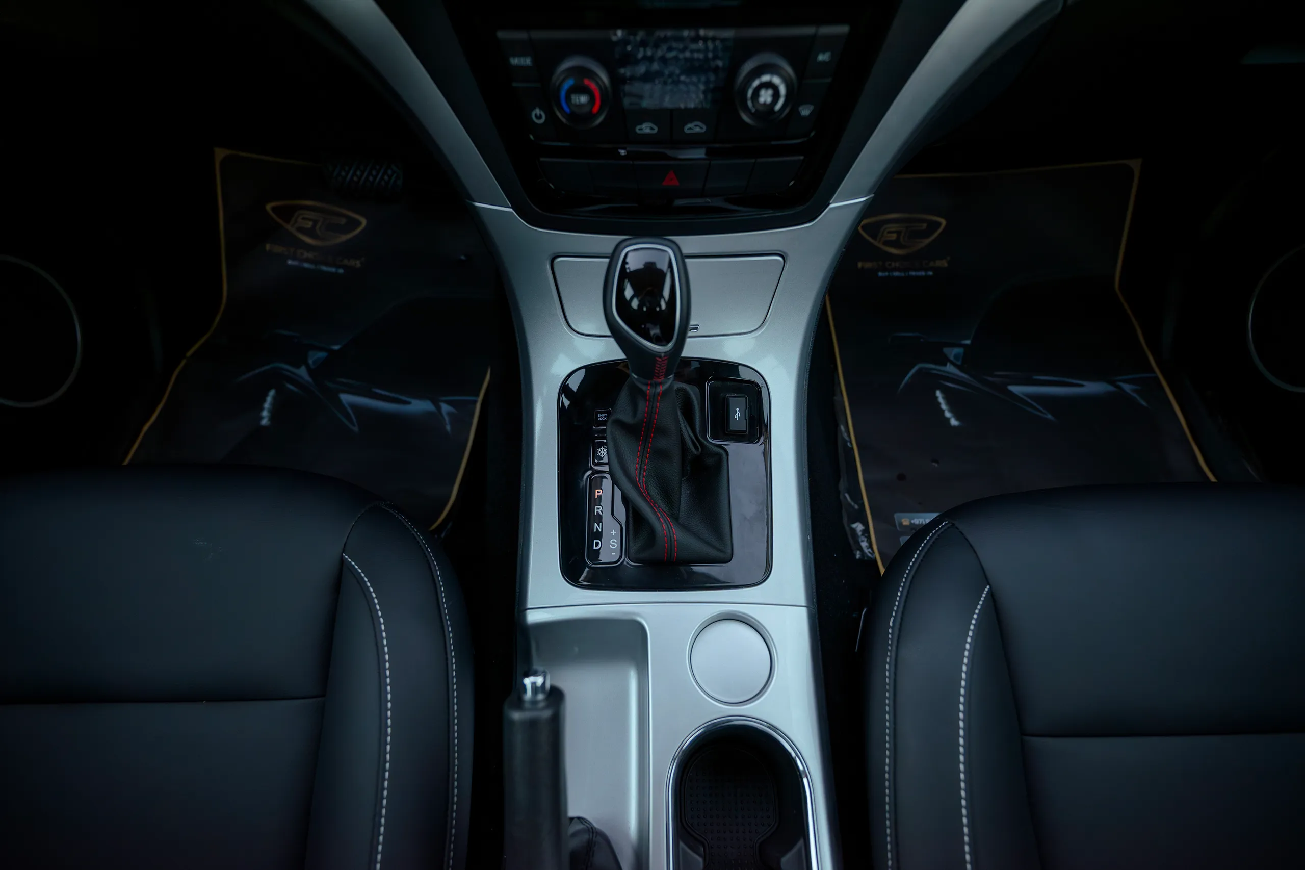 Used 2025 DongFeng RICH 6 Double Cabin White – Center Console & Gear Shifter at First Choice Cars Sharjah