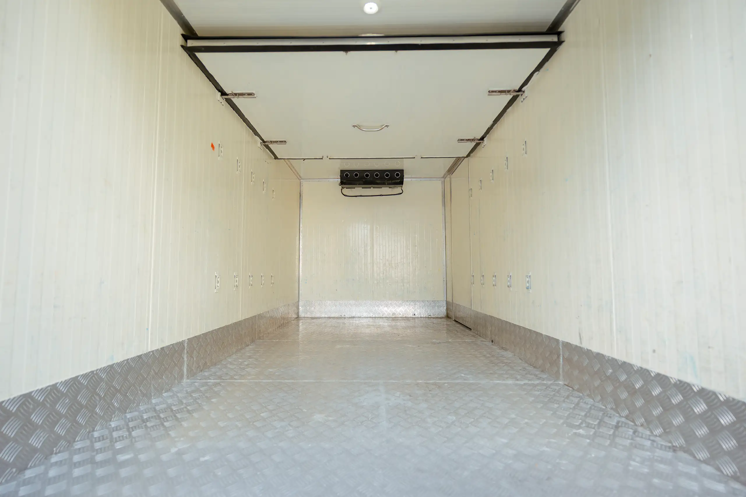 Used 2020 Mitsubishi Canter Chiller Box White – Chiller Box Rear Opening View at First Choice Cars Sharjah