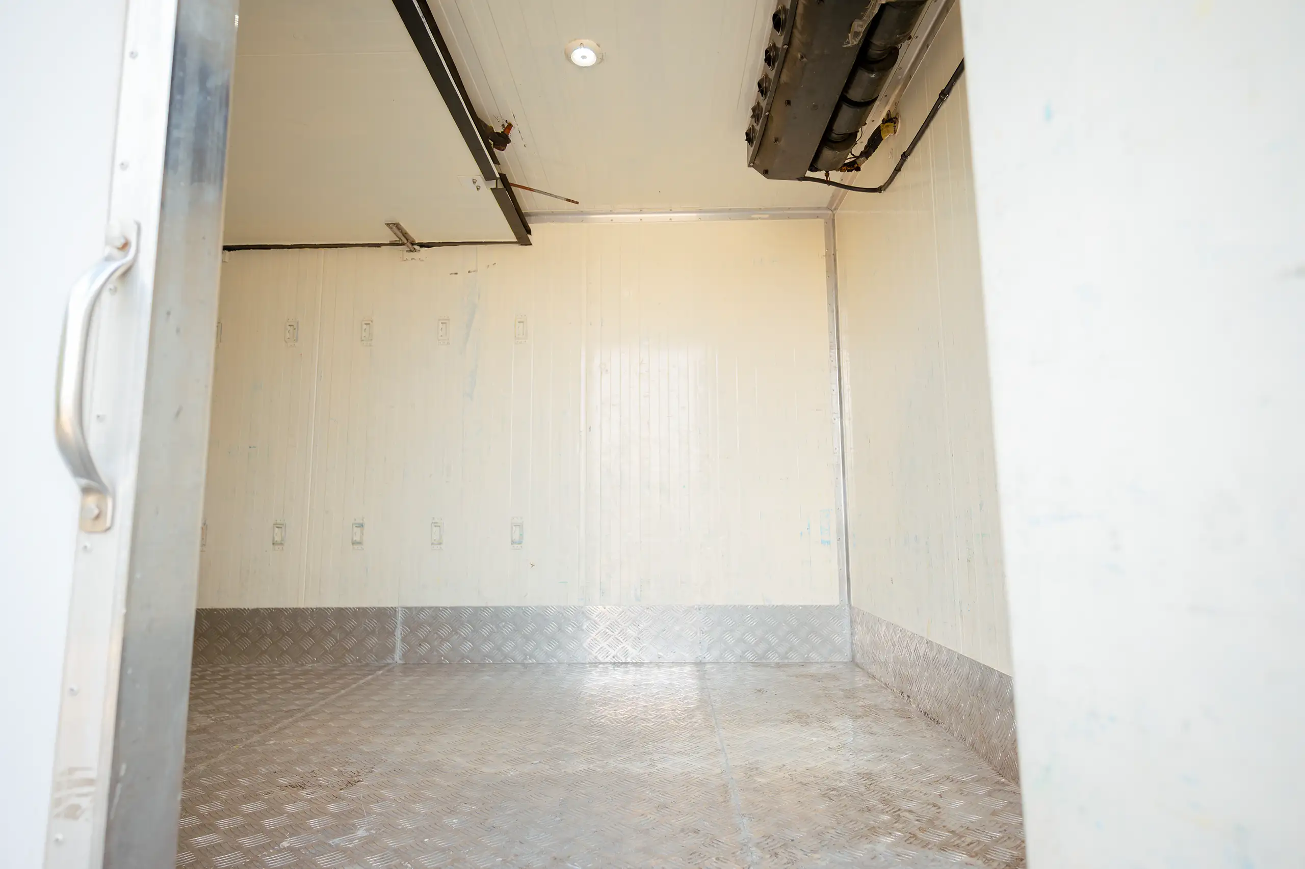 Used 2020 Mitsubishi Canter Chiller Box White – Chiller Box Right Side Interior View at First Choice Cars Sharjah