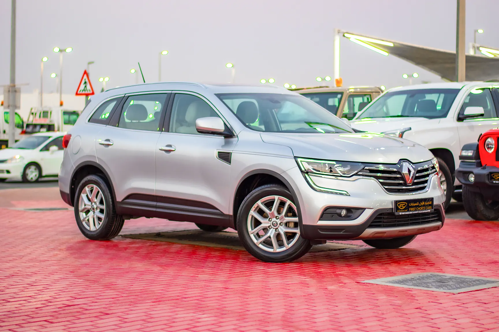 Used 2018 Renault Koleos Pe Silver – Right Front Diagonal (45°) View at First Choice Cars Sharjah