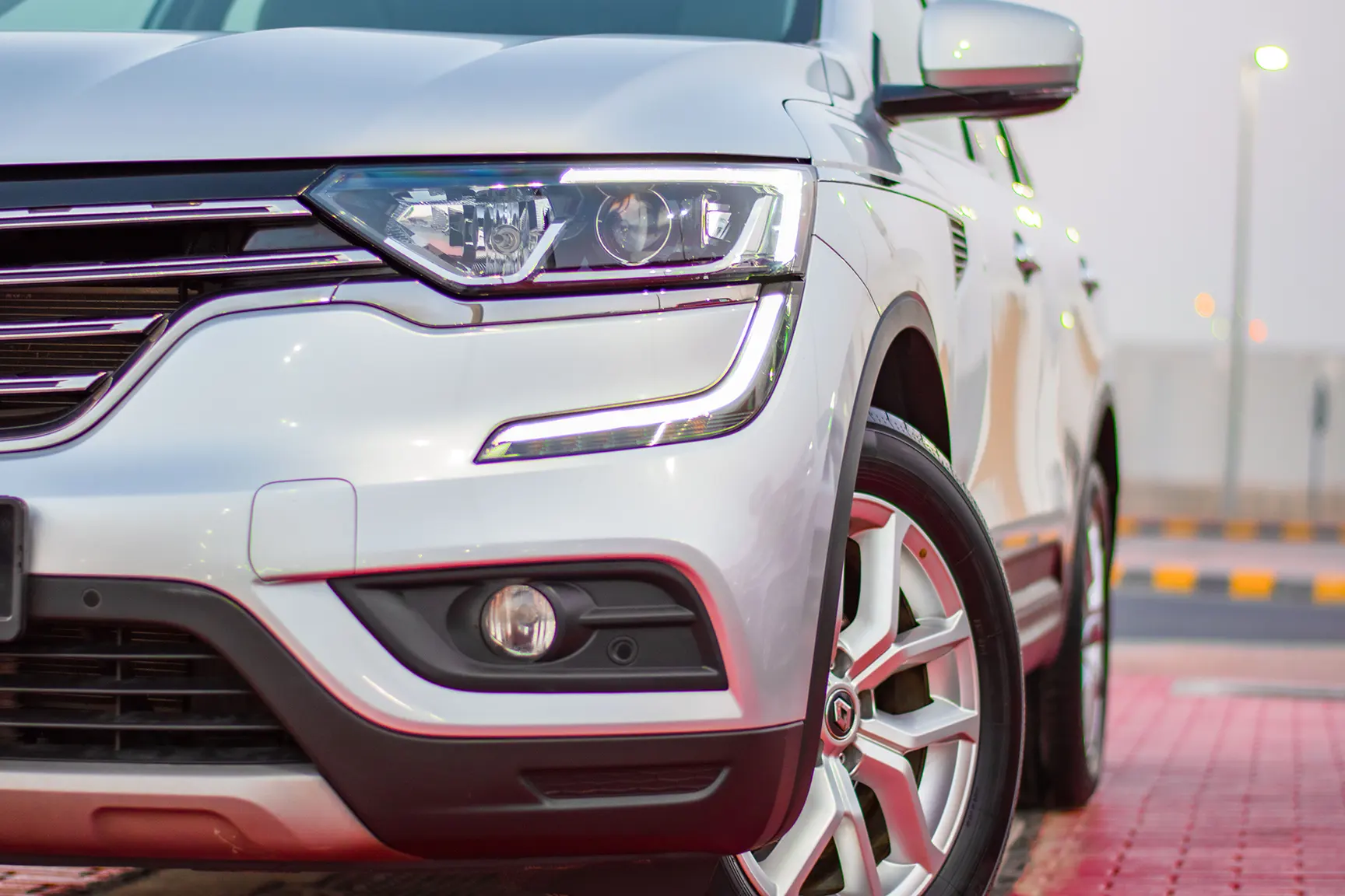 Used 2018 Renault Koleos Pe Silver – Headlight Close-up at First Choice Cars Sharjah