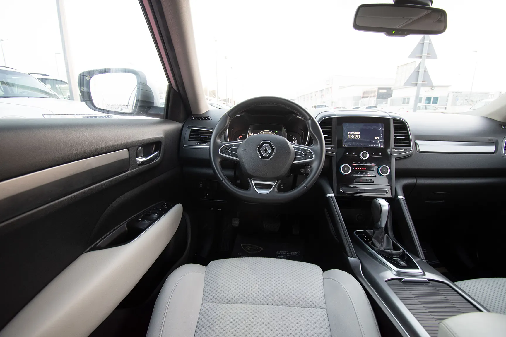 Used 2018 Renault Koleos Pe Silver – Steering Wheel & Instrument Cluster at First Choice Cars Sharjah