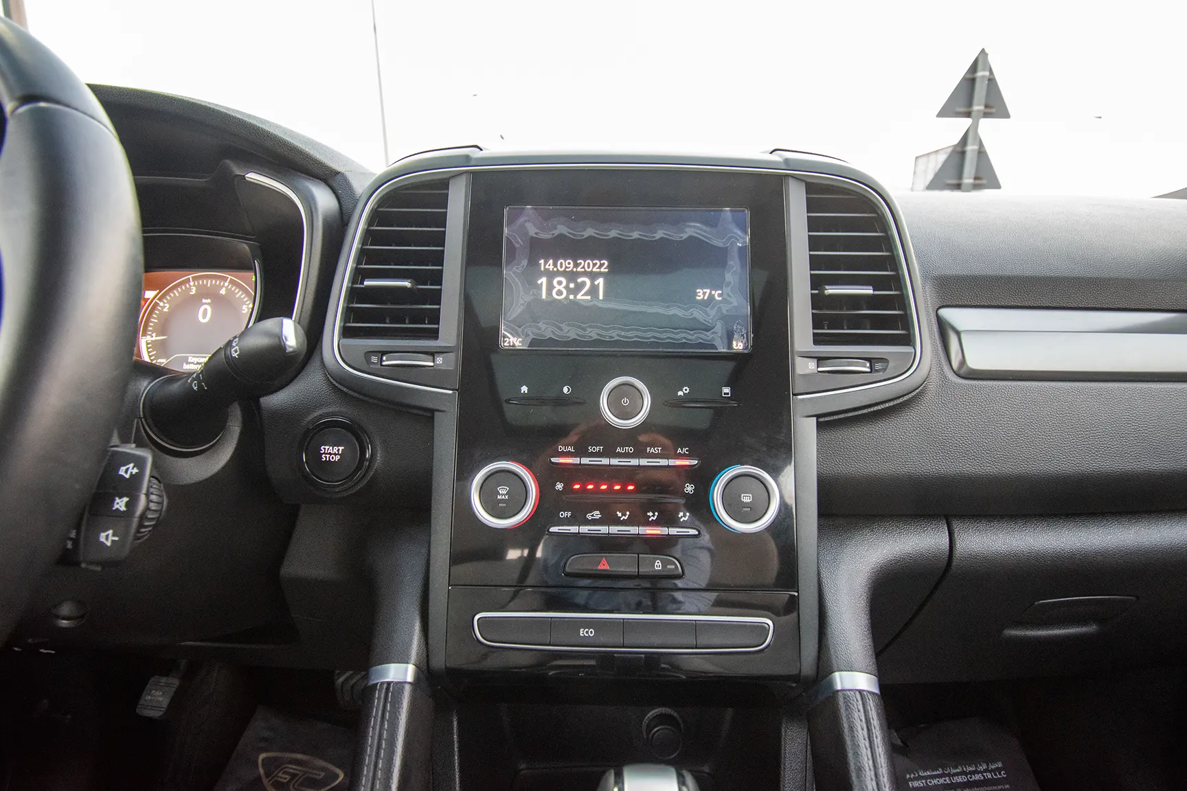 Used 2018 Renault Koleos Pe Silver – Infotainment / Touchscreen System at First Choice Cars Sharjah