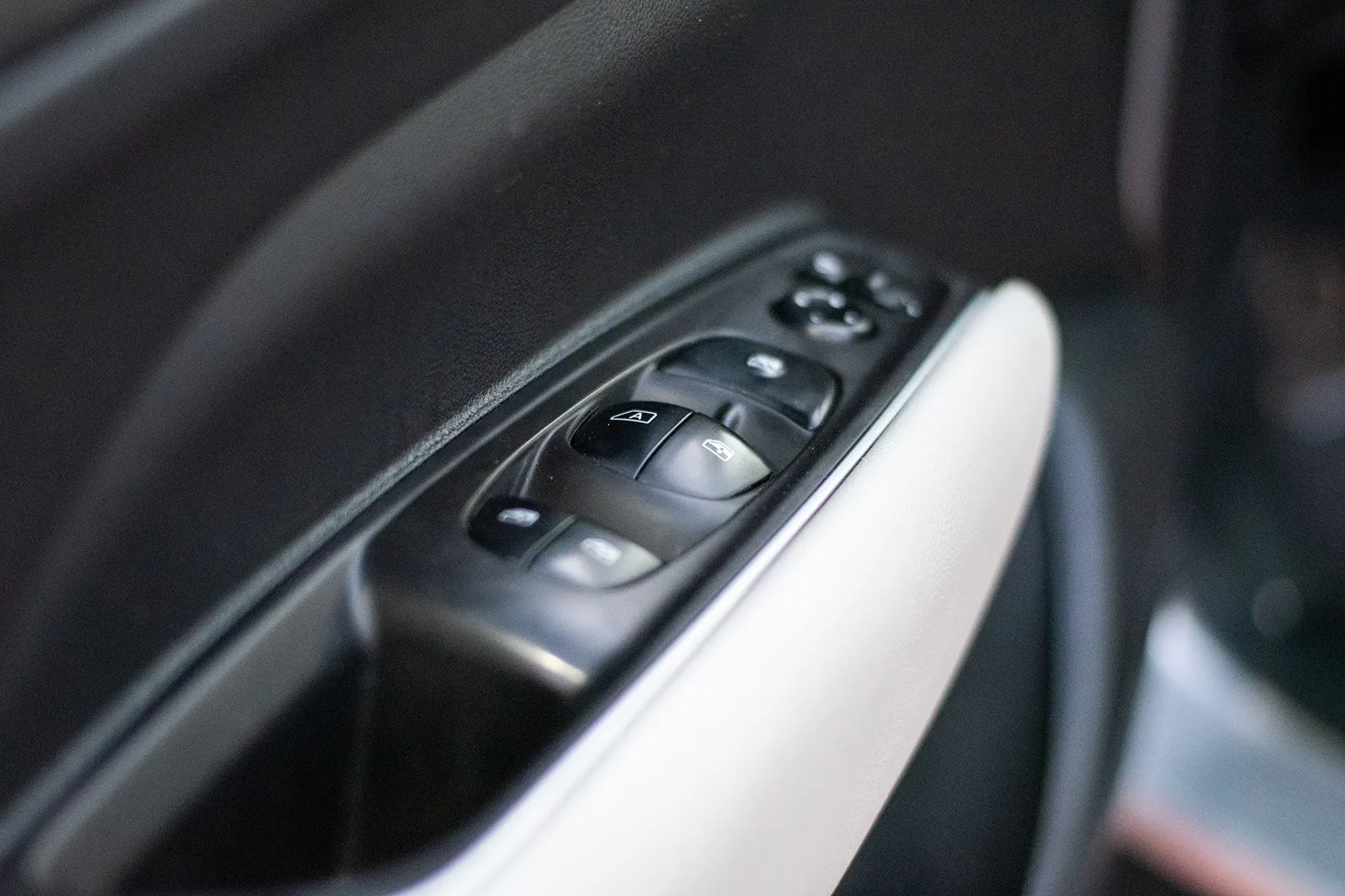 Used 2018 Renault Koleos Pe Silver – Driver Door Panel Full View at First Choice Cars Sharjah