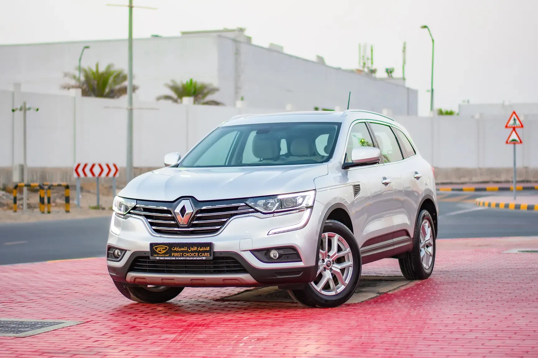 Used 2018 Renault Koleos Pe Silver – Left Front Diagonal (45°) View at First Choice Cars Sharjah