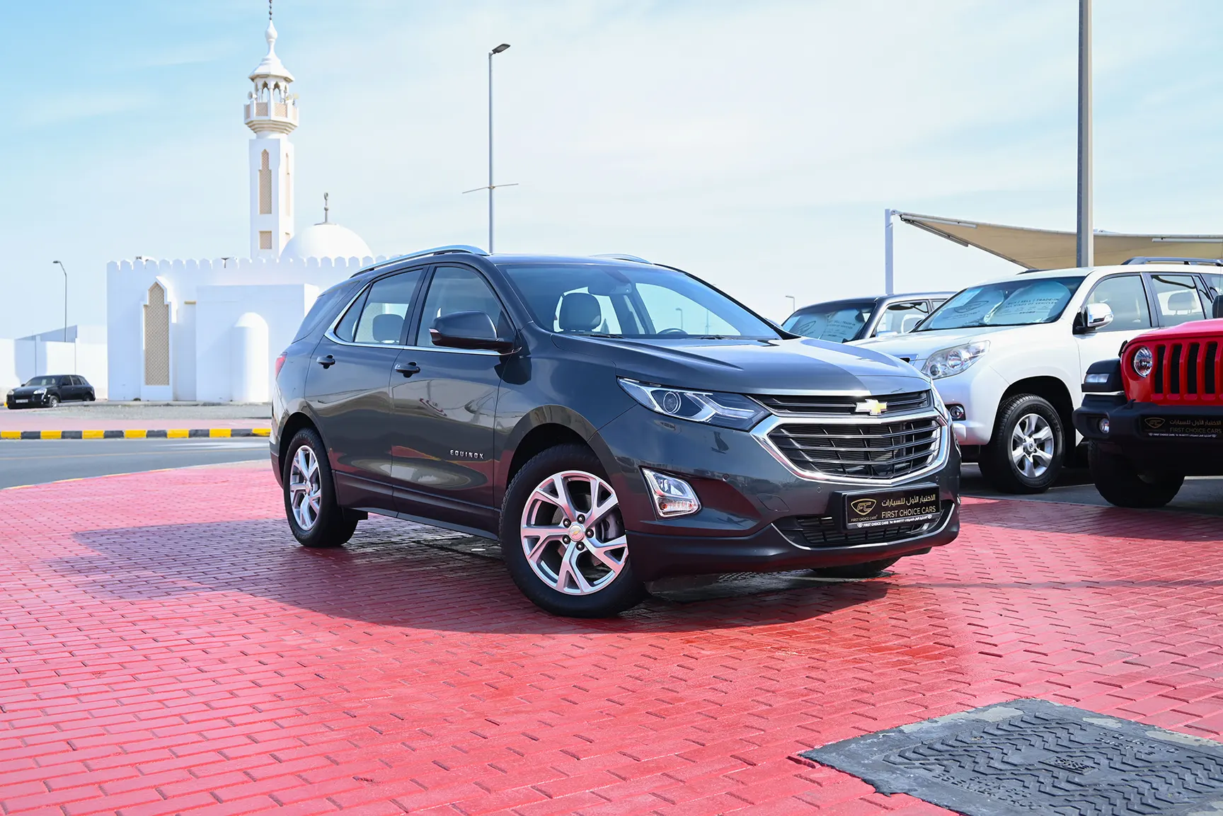 Used 2019 Chevrolet Equinox LT in Grey – Right Front Diagonal (45°) View for Sale at First Choice Cars Dubai Sharjah