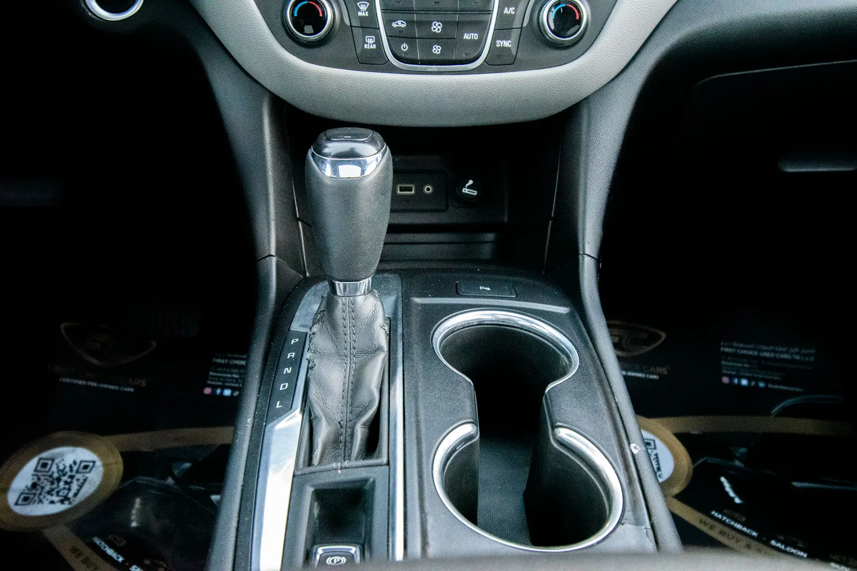 Used 2019 Chevrolet Equinox LT in Grey – Center Console & Gear Shifter for Sale at First Choice Cars Dubai Sharjah