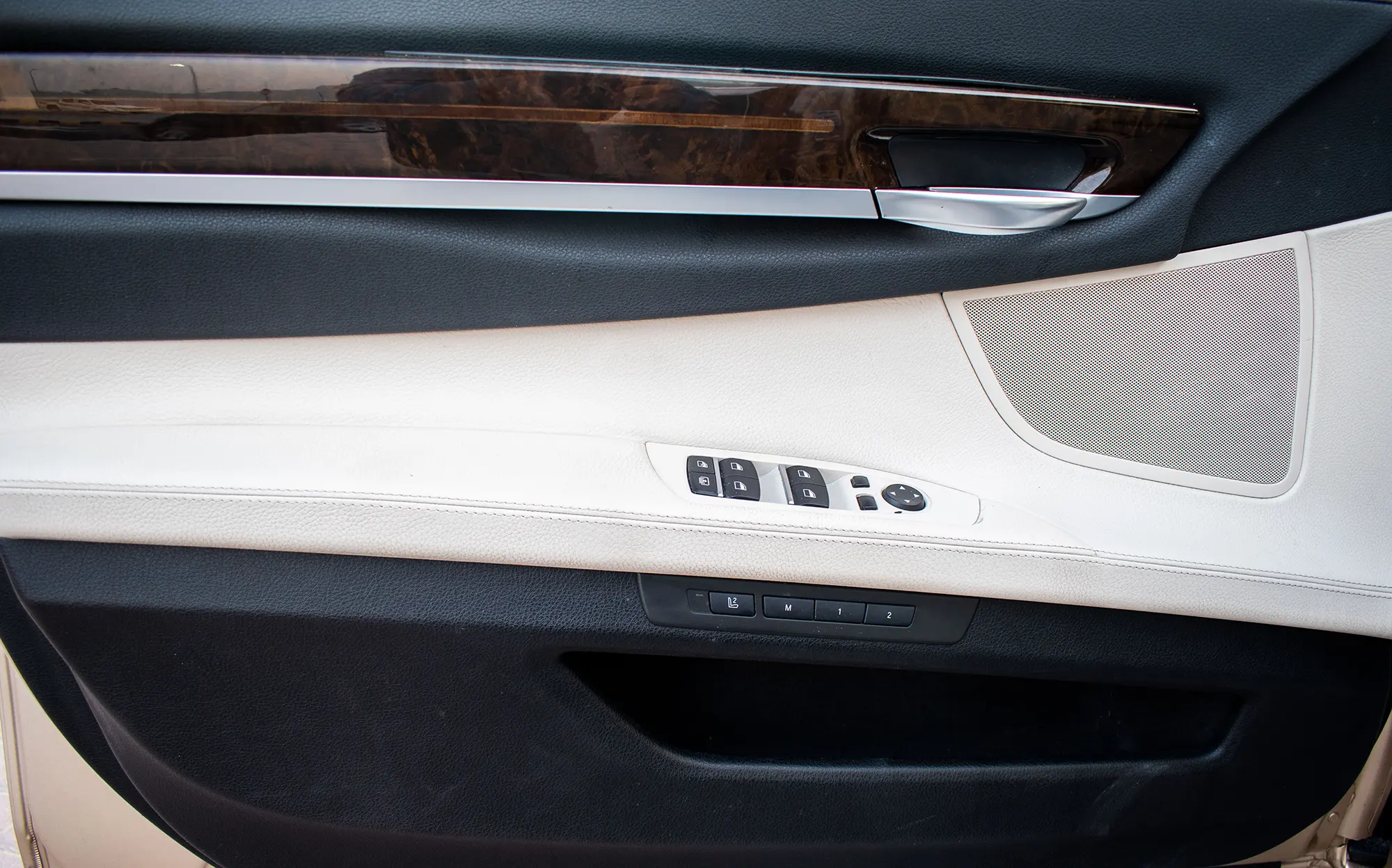 Used 2013 BMW 7-Series 750Li Gold – Driver Door Panel Full View at First Choice Cars Sharjah