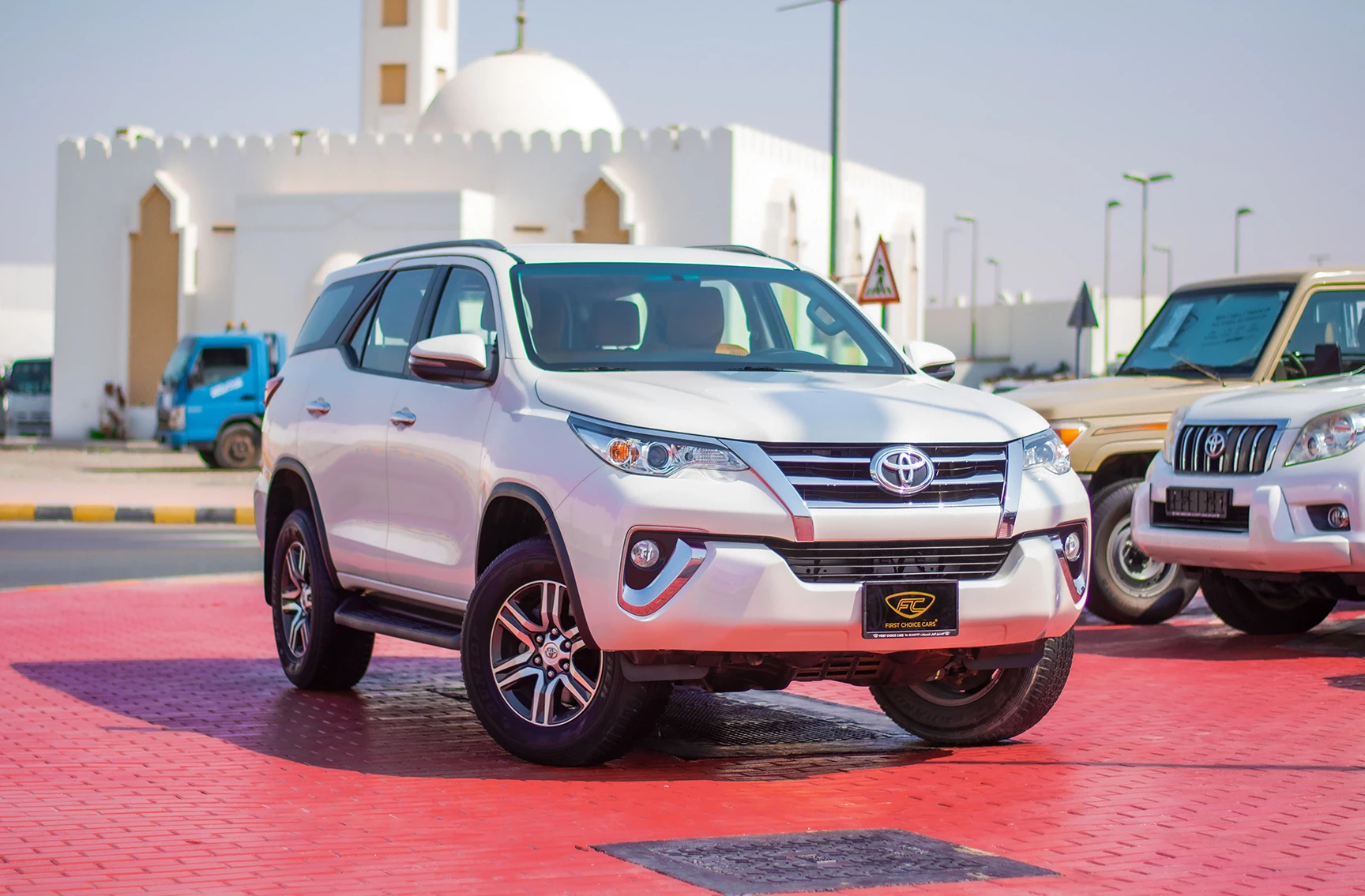 Used 2019 Toyota Fortuner 4.0L Gxr White – Right Front Diagonal (45°) View at First Choice Cars Sharjah
