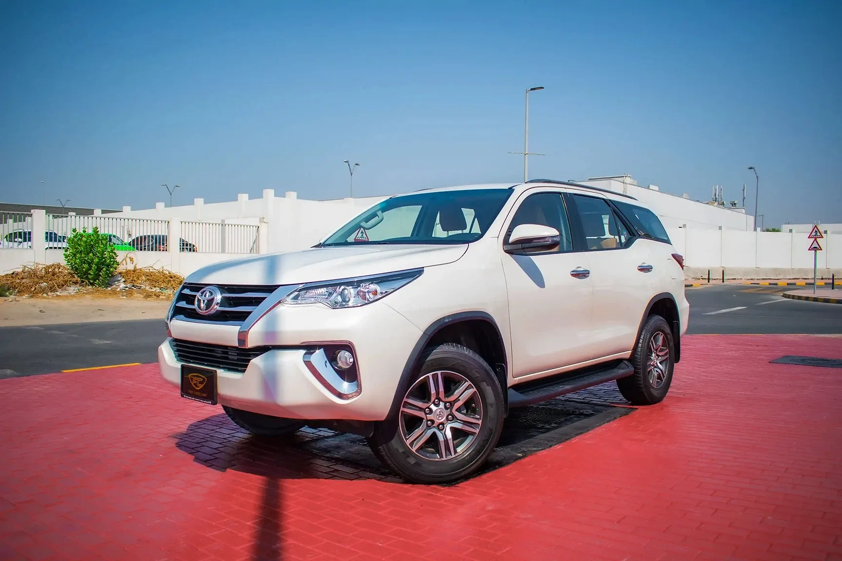 Used 2019 Toyota Fortuner GXR in White – Left Front Diagonal (45°) View for Sale at First Choice Cars Dubai Sharjah