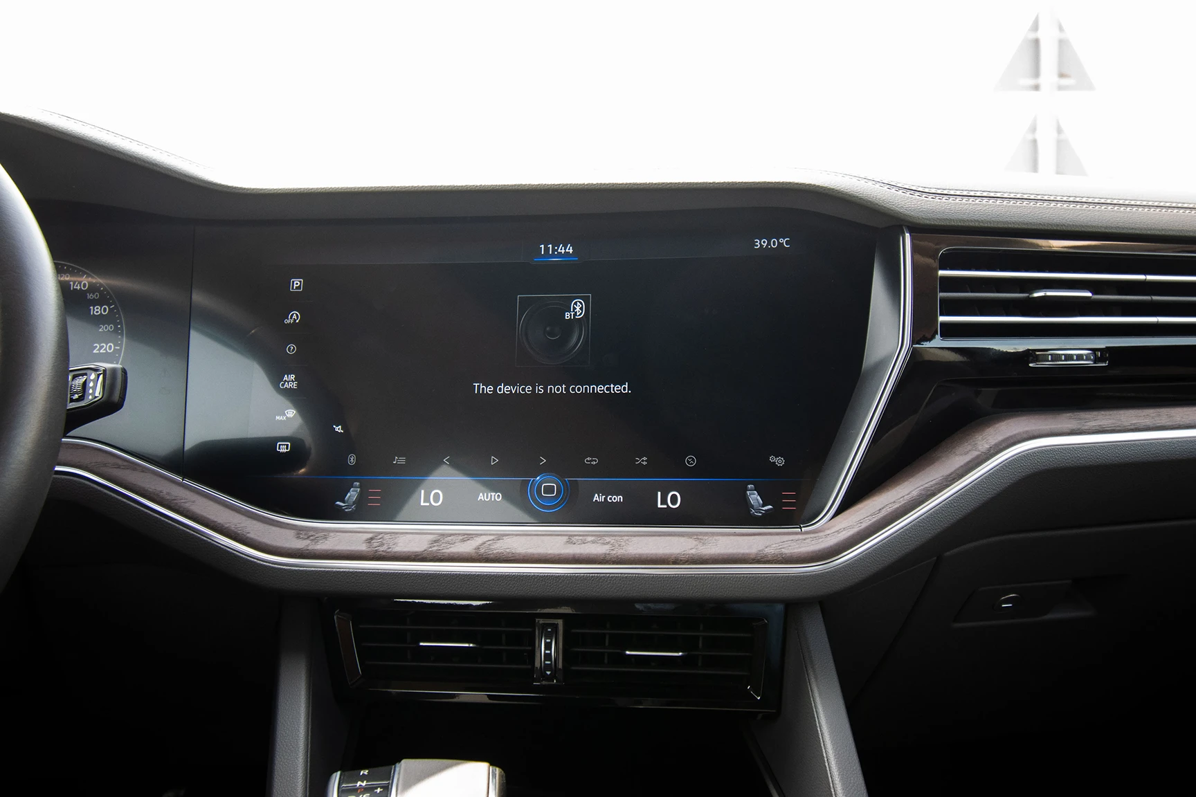 Used 2020 Volkswagen Touareg Atmosphere Comfortline Silver – Infotainment / Touchscreen System at First Choice Cars Sharjah