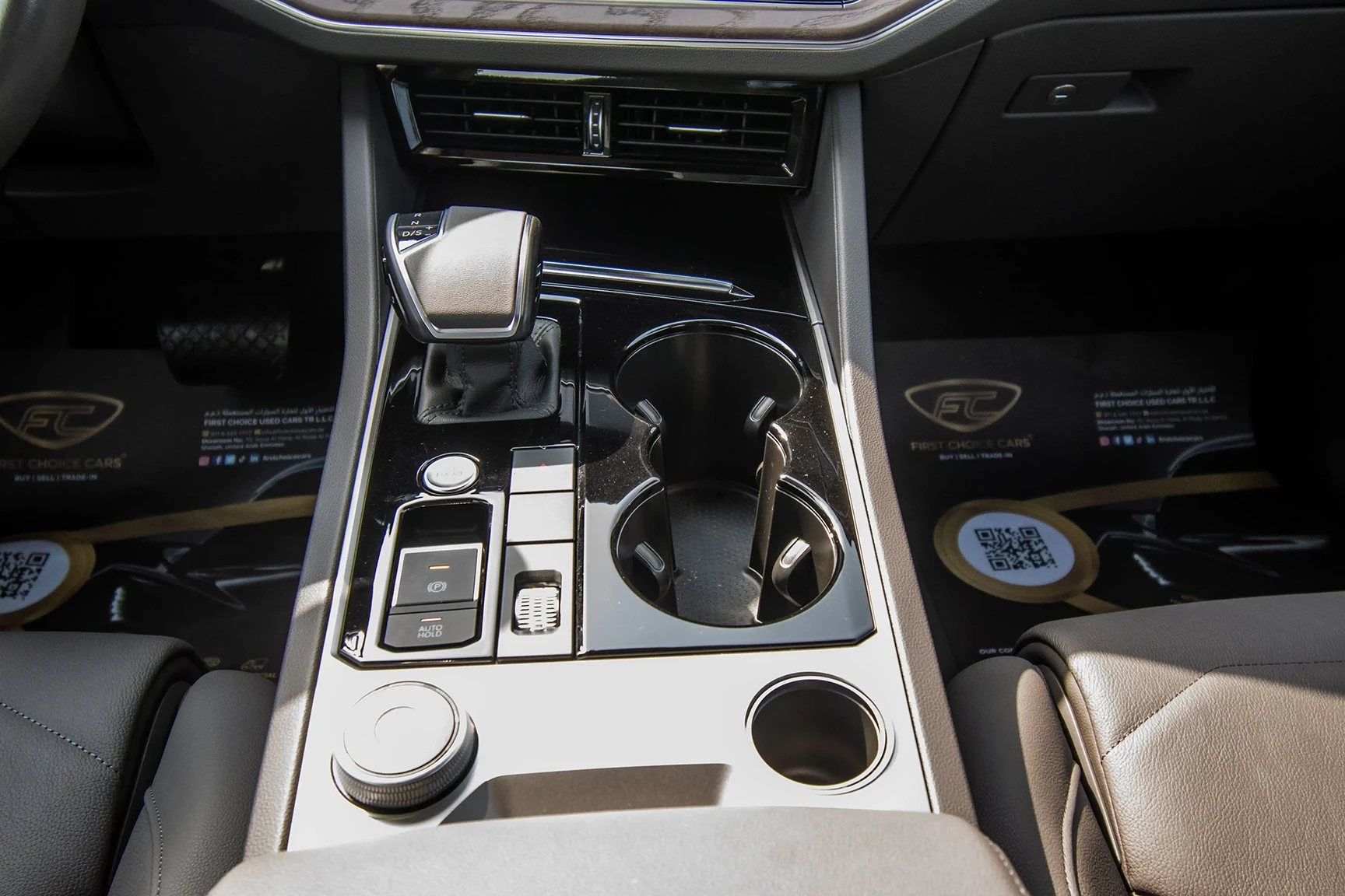 Used 2020 Volkswagen Touareg Atmosphere Comfortline Silver – Center Console & Gear Shifter at First Choice Cars Sharjah