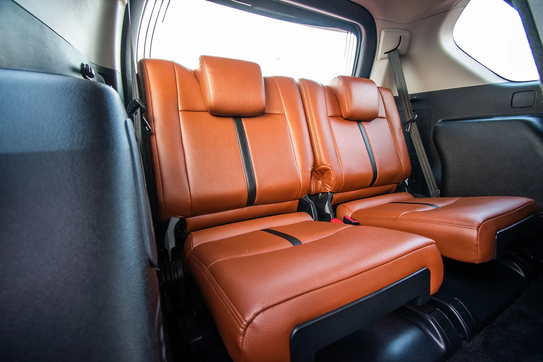 Used 2018 Toyota Prado VXR White – Third Row Right Seat View at First Choice Cars Sharjah