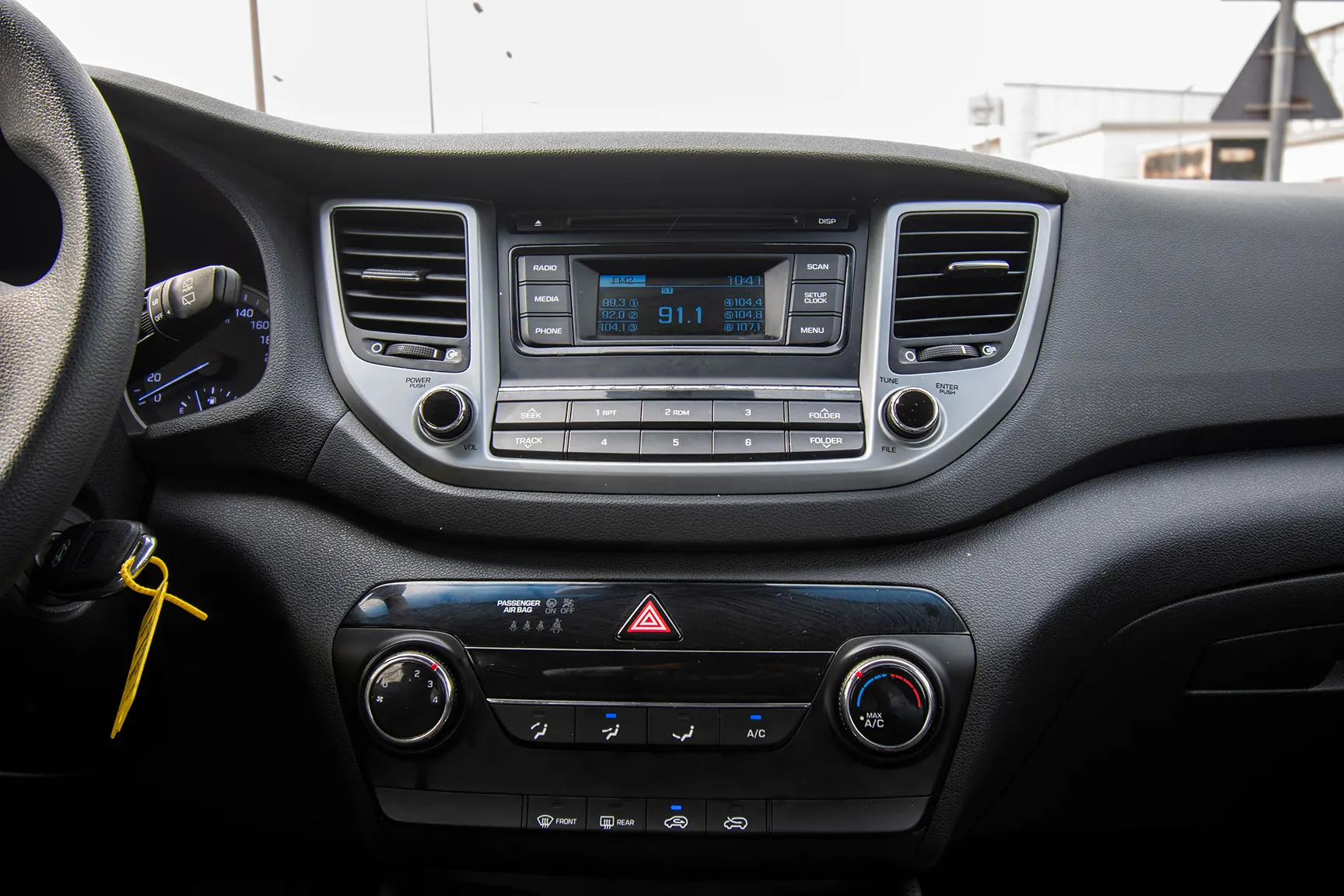 Used 2016 Hyundai Tucson GL White – Infotainment / Touchscreen System at First Choice Cars Sharjah