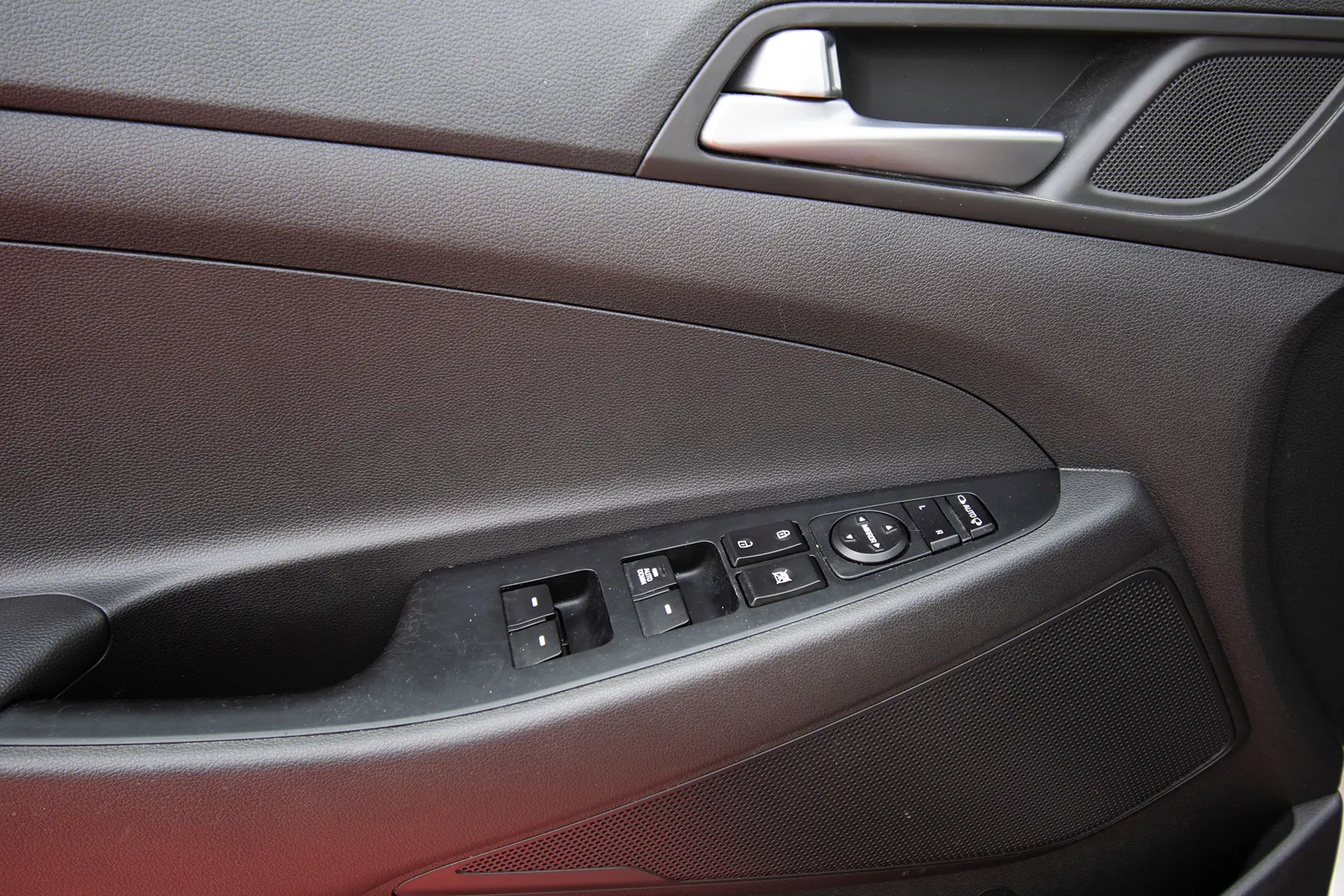 Used 2016 Hyundai Tucson GL White – Driver Door Panel Full View at First Choice Cars Sharjah