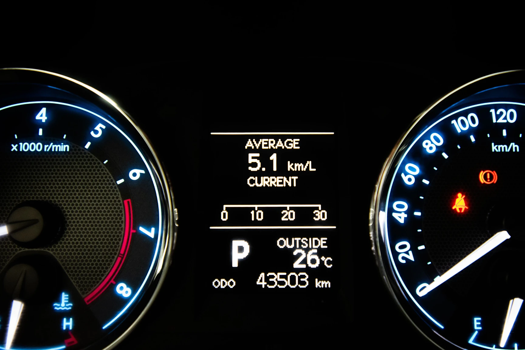 Used 2015 Toyota Corolla Se Silver – Odometer / Mileage Reading View at First Choice Cars Sharjah