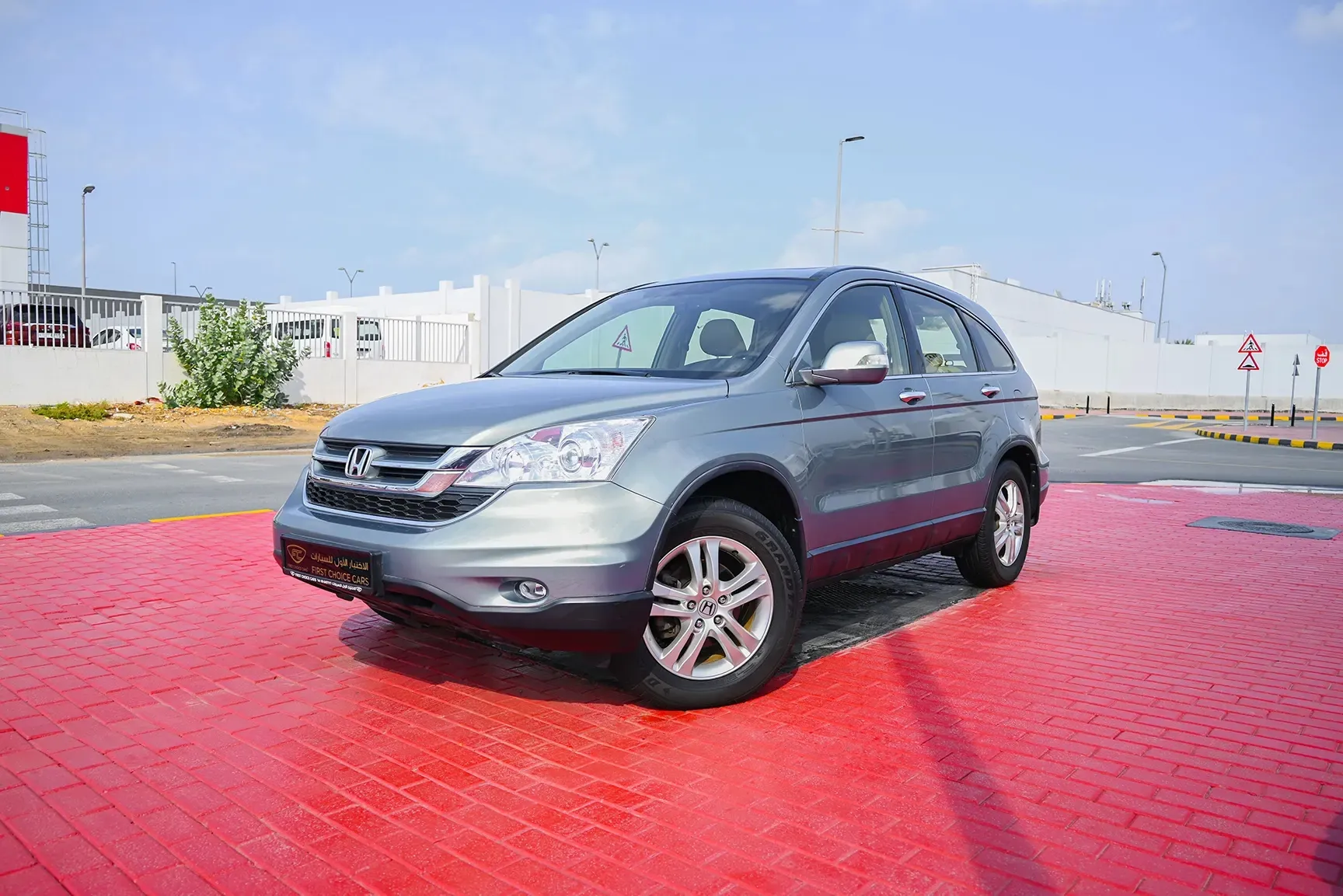 Used 2011 Honda CR-V EXL in Silver – Left Front Diagonal (45°) View for Sale at First Choice Cars Dubai Sharjah