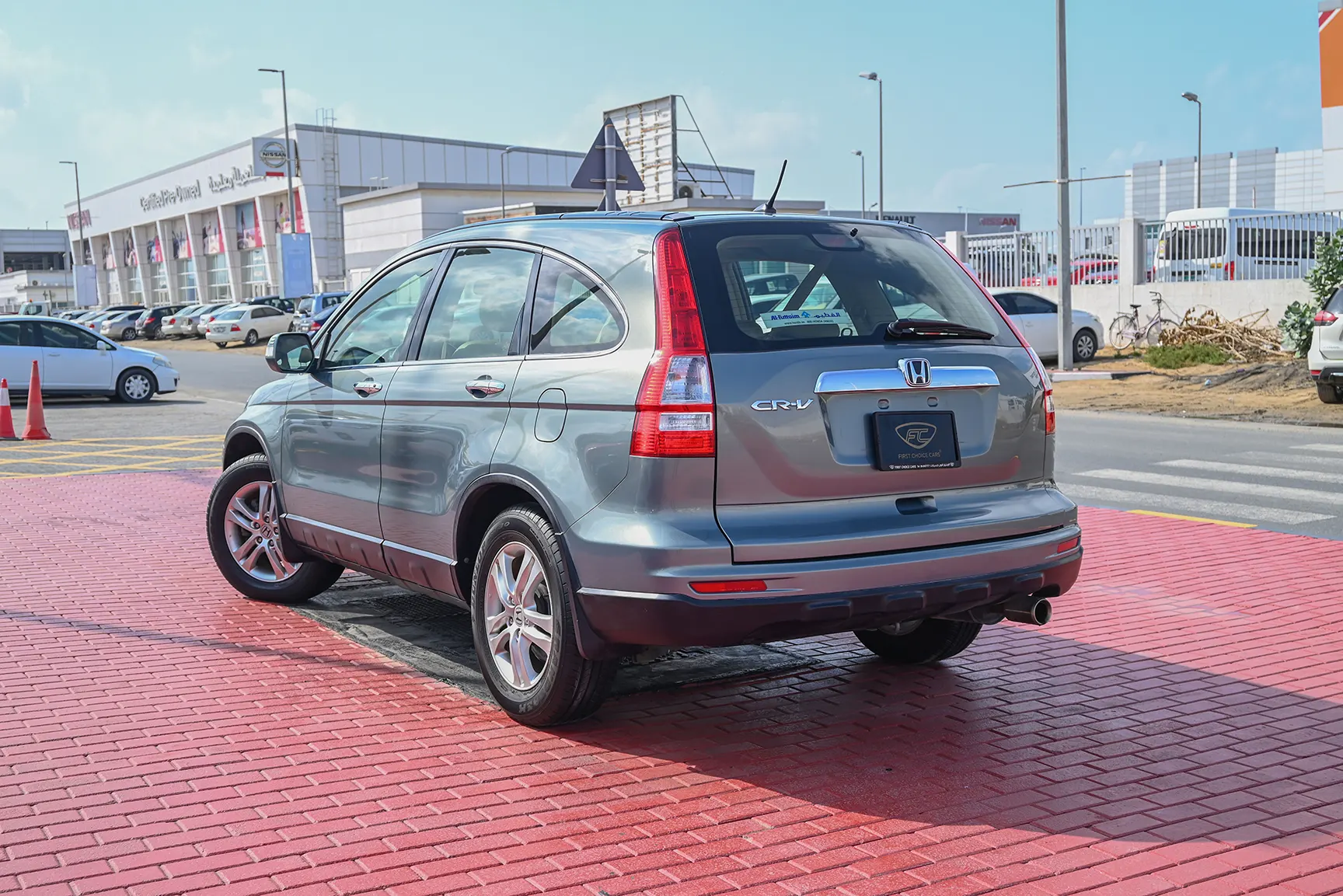 Used 2011 Honda CR-V EXL in Silver – Left Back Diagonal (45°) View for Sale at First Choice Cars Dubai Sharjah