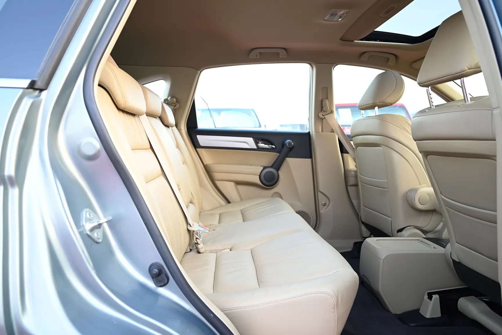 Used 2011 Honda CR-V EXL in Silver – Rear Driver Side Cabin View for Sale at First Choice Cars Dubai Sharjah