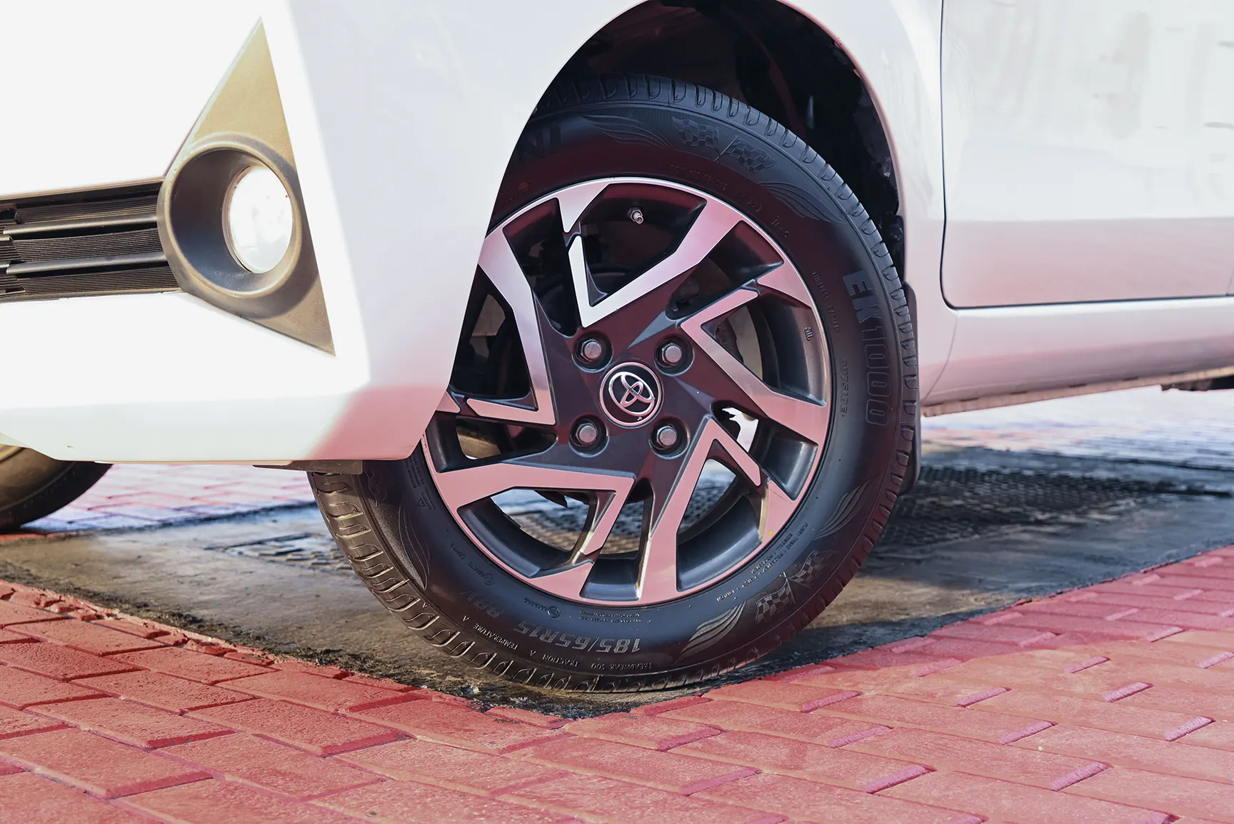 Used 2020 Toyota Avanza SE White – Close-up of Alloy Wheels / Tires at First Choice Cars Sharjah