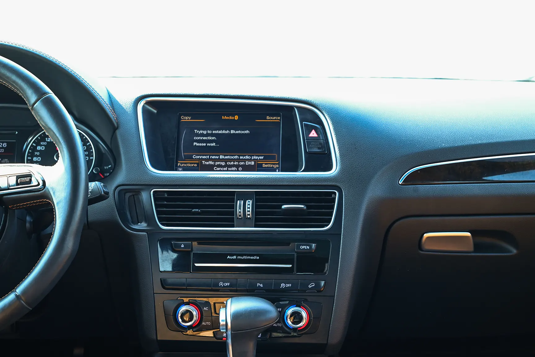 Used 2014 Audi Q5 S-Line White – Infotainment / Touchscreen System at First Choice Cars Sharjah