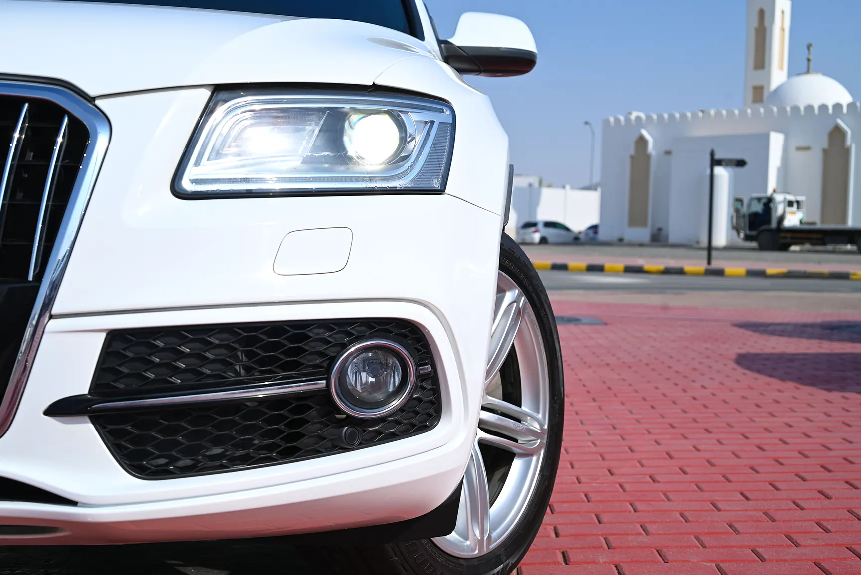Used 2014 Audi Q5 S-Line White – Headlight Close-up at First Choice Cars Sharjah