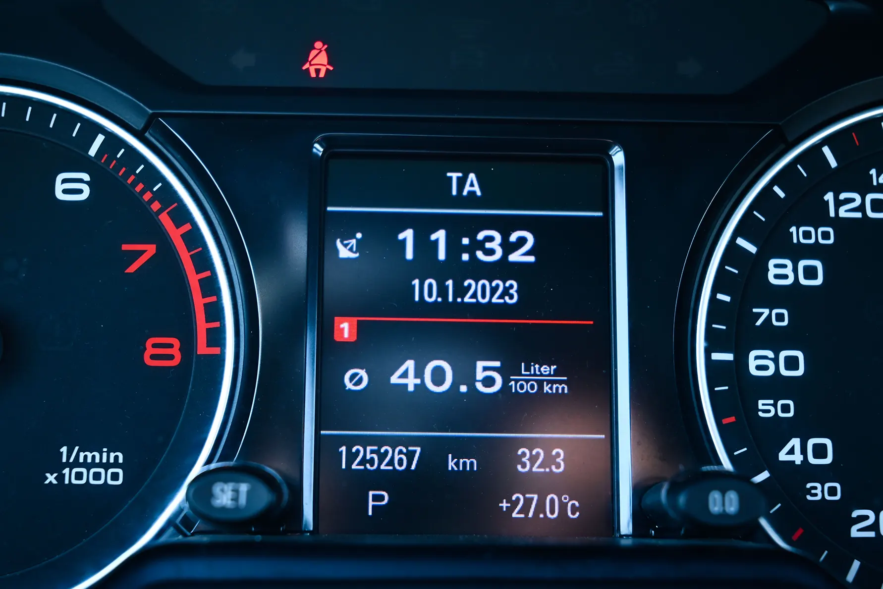 Used 2014 Audi Q5 S-Line White – Odometer / Mileage Reading View at First Choice Cars Sharjah