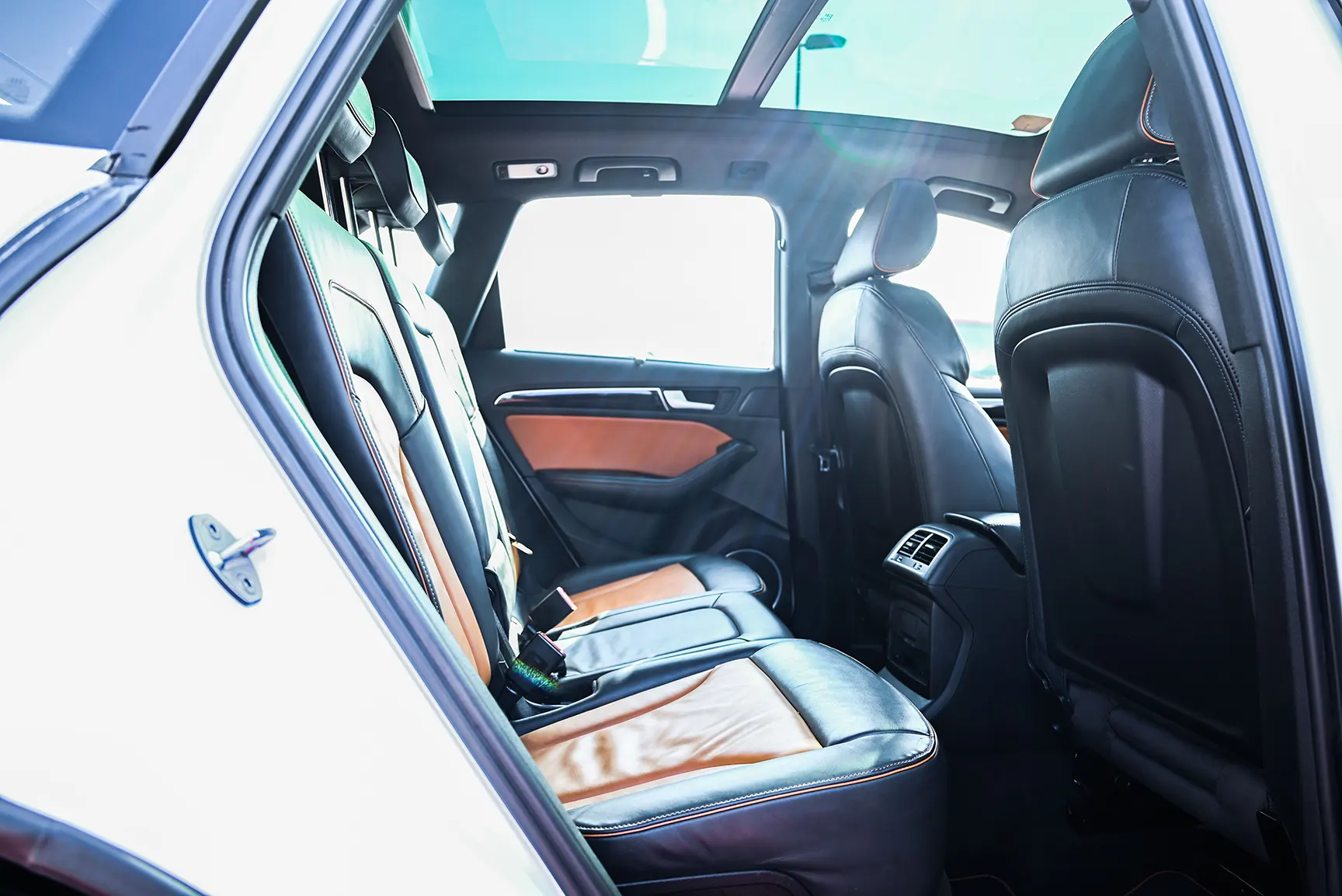 Used 2014 Audi Q5 S-Line White – Rear Passenger Side Cabin View at First Choice Cars Sharjah