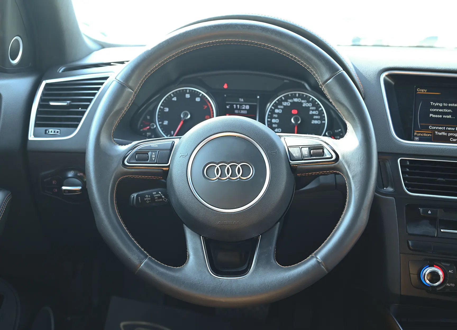 Used 2014 Audi Q5 S-Line White – Steering Wheel & Instrument Cluster at First Choice Cars Sharjah