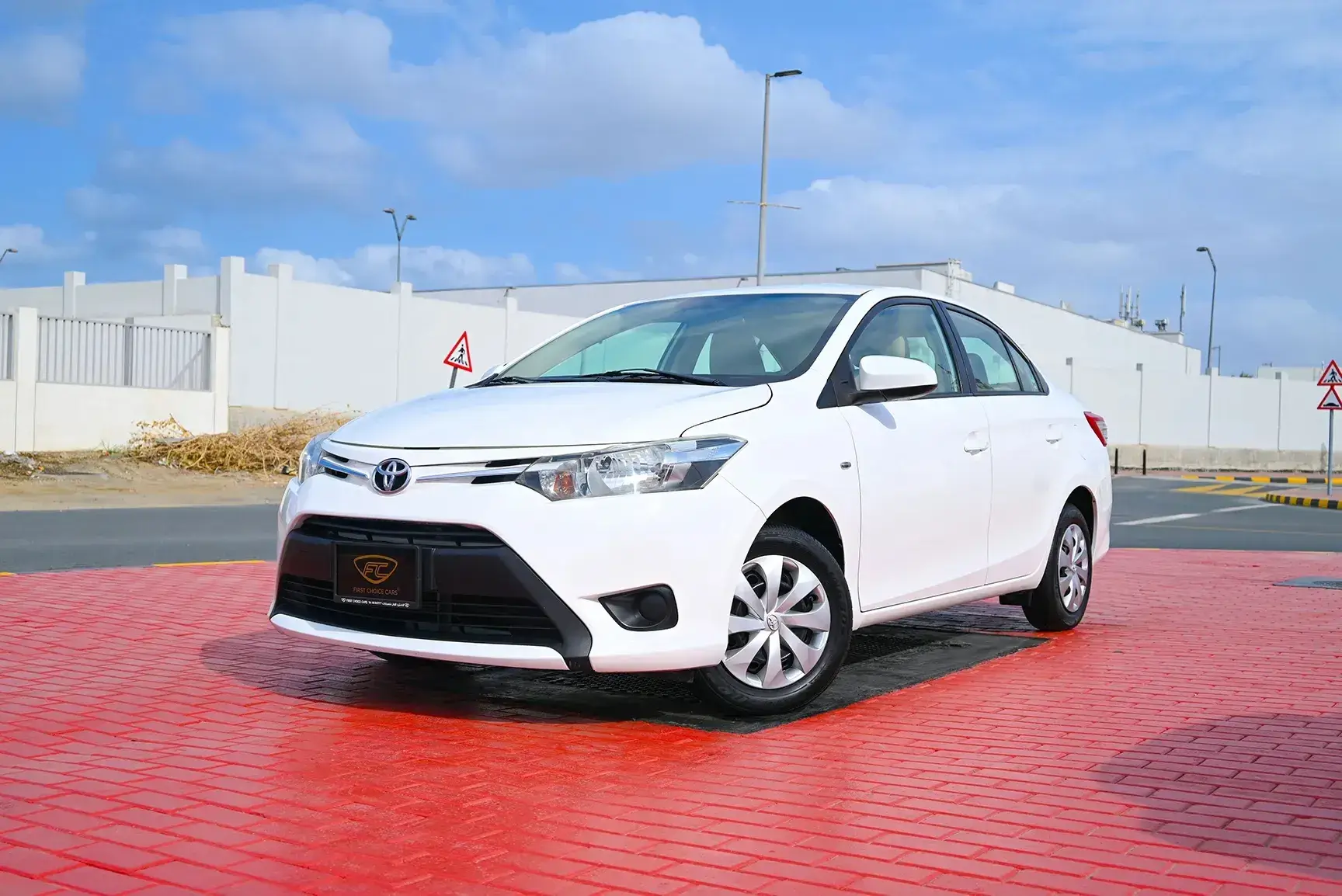 Used 2017 Toyota Yaris Se White – Left Front Diagonal (45°) View at First Choice Cars Sharjah