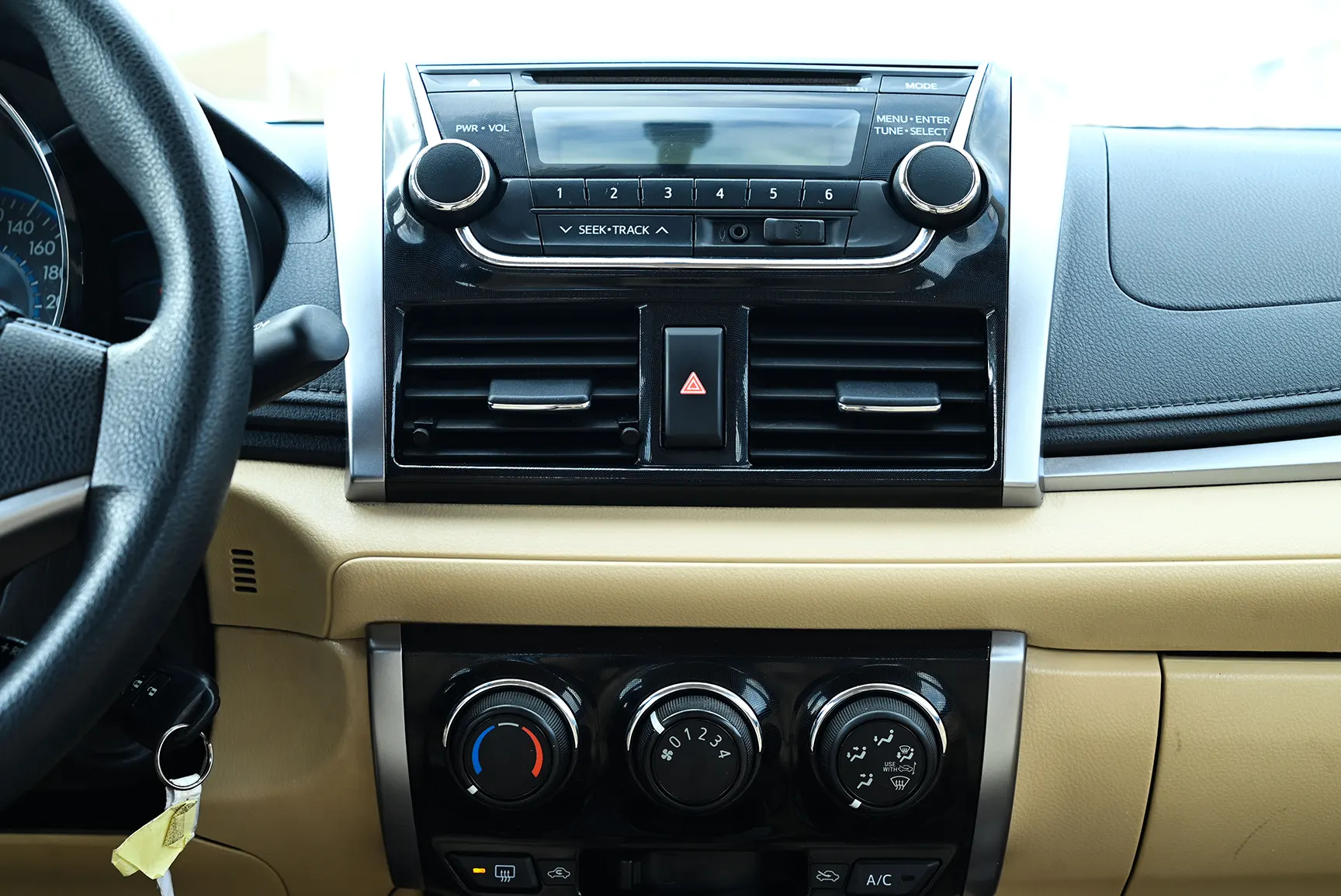 Used 2017 Toyota Yaris Se White – Infotainment / Touchscreen System at First Choice Cars Sharjah