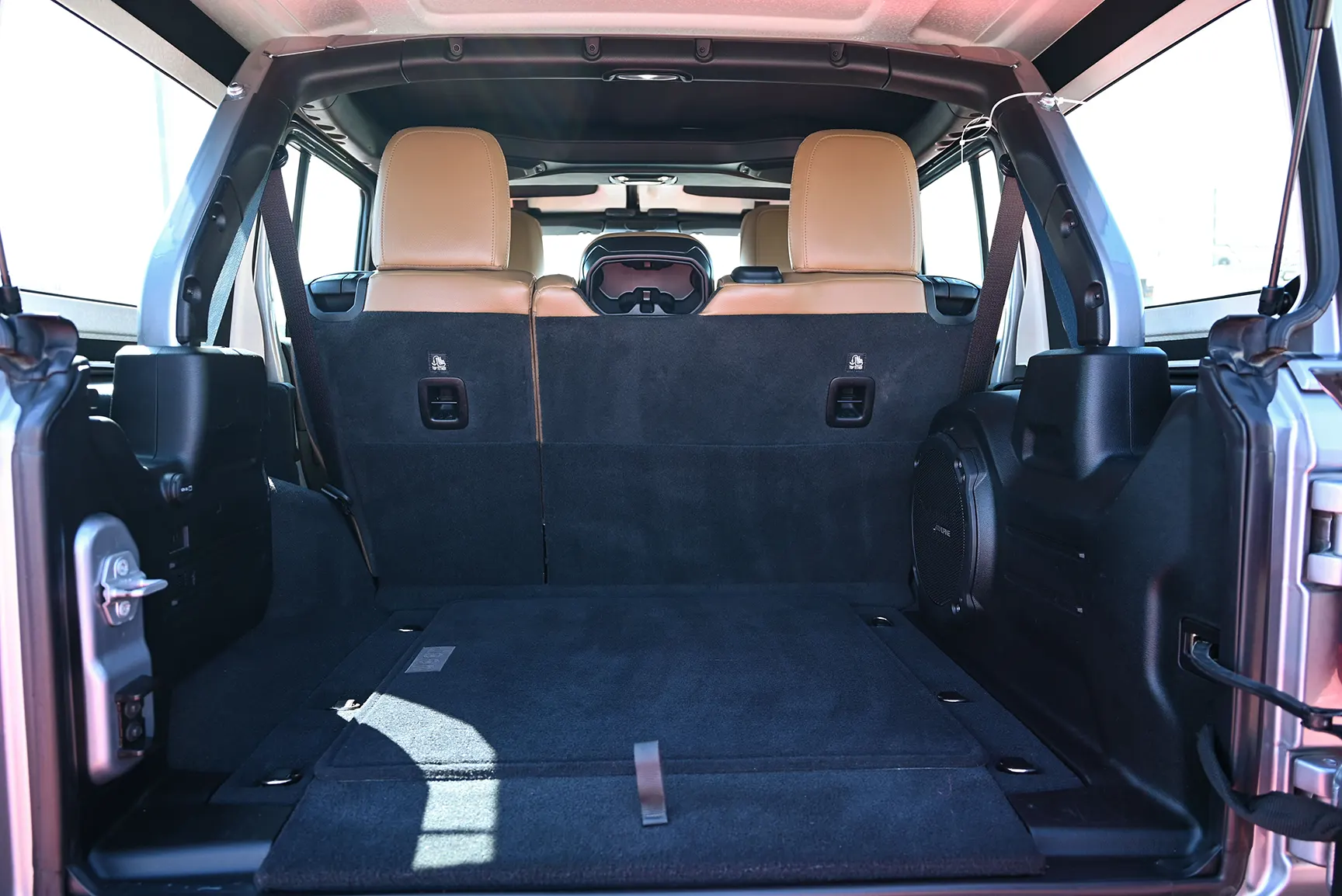 Used 2020 Jeep Wrangler Unlimited Rubicon Silver – Boot / Trunk Space Open View at First Choice Cars Sharjah