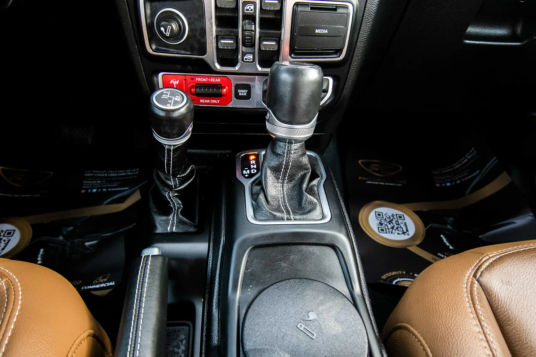 Used 2020 Jeep Wrangler Unlimited Rubicon Silver – Center Console & Gear Shifter at First Choice Cars Sharjah