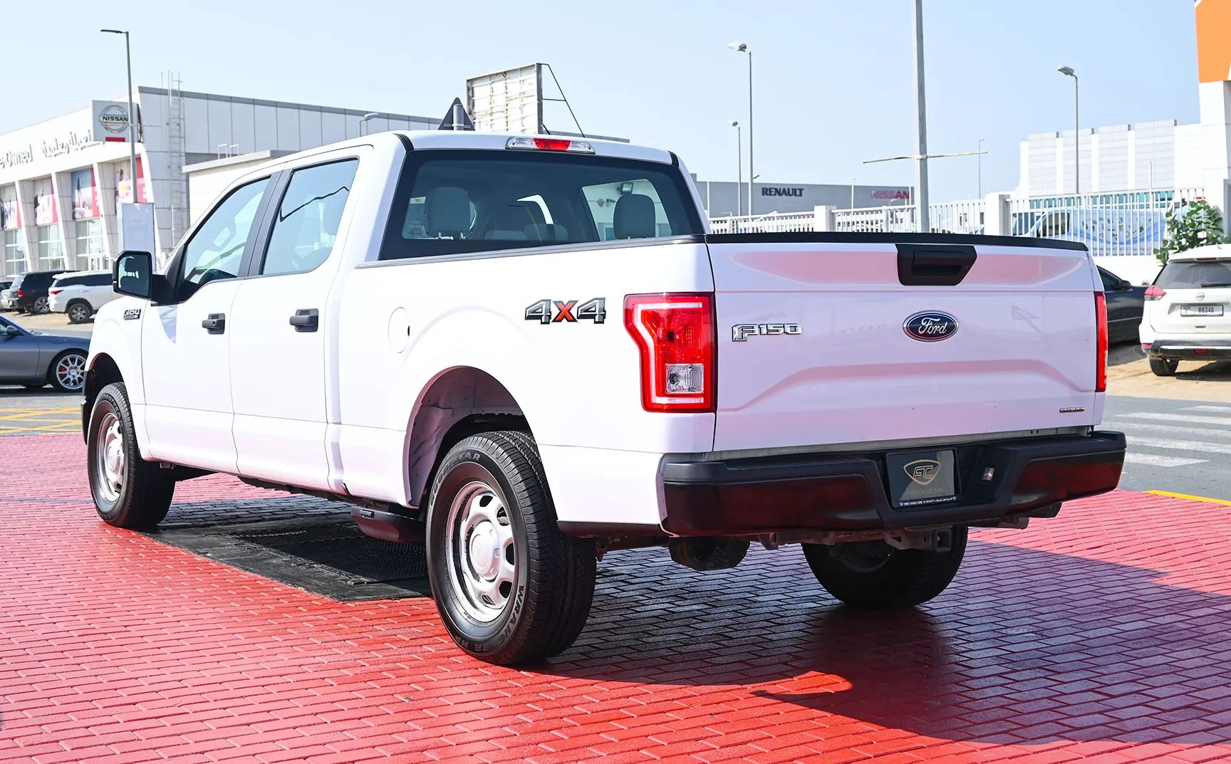 Used 2015 Ford F-Series Pickup F-150 XLT White – Left Back Diagonal (45°) View at First Choice Cars Sharjah