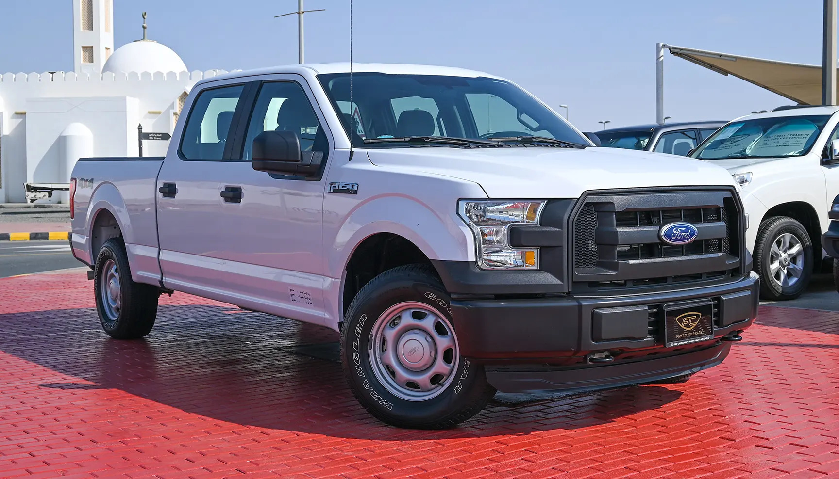 Used 2016 Ford F-Series Pickup F-150 XLT White – Right Front Diagonal (45°) View at First Choice Cars Sharjah