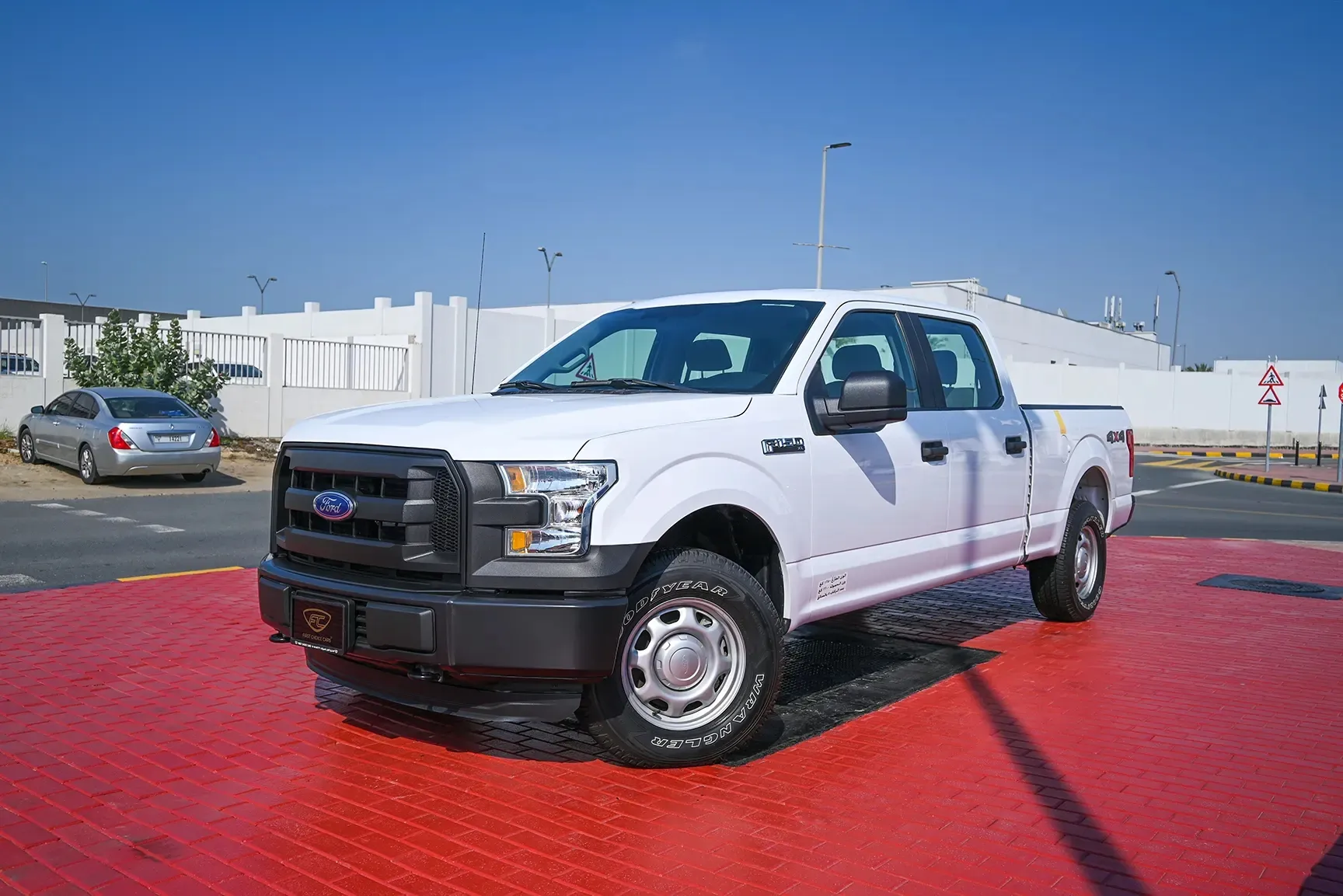 Used 2016 Ford F-Series Pickup F-150 XLT White – Left Front Diagonal (45°) View at First Choice Cars Sharjah