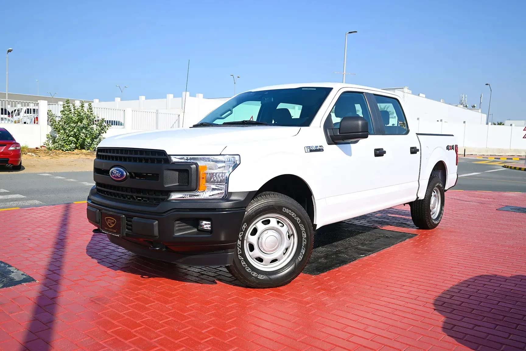 Used 2020 Ford F-Series Pickup F-150 XLT White – Left Front Diagonal (45°) View at First Choice Cars Sharjah