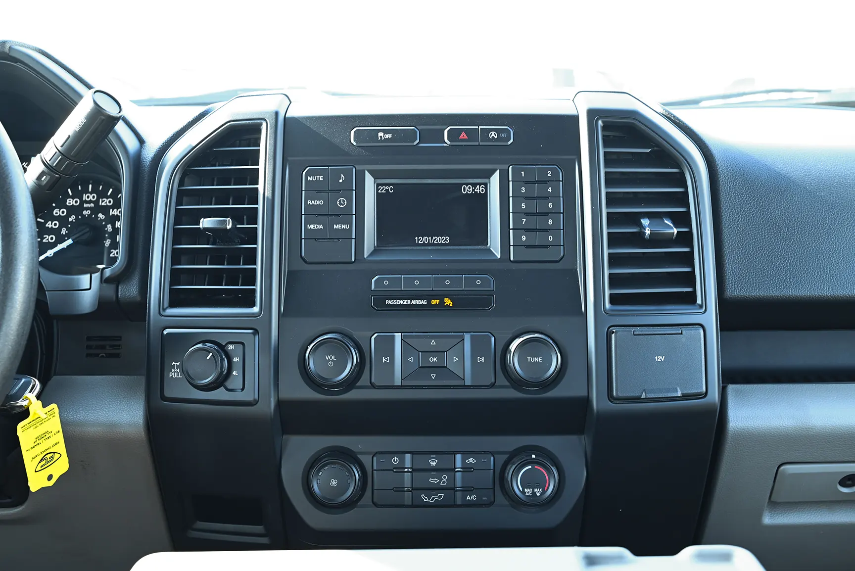 Used 2020 Ford F-Series Pickup F-150 XLT White – Infotainment / Touchscreen System at First Choice Cars Sharjah