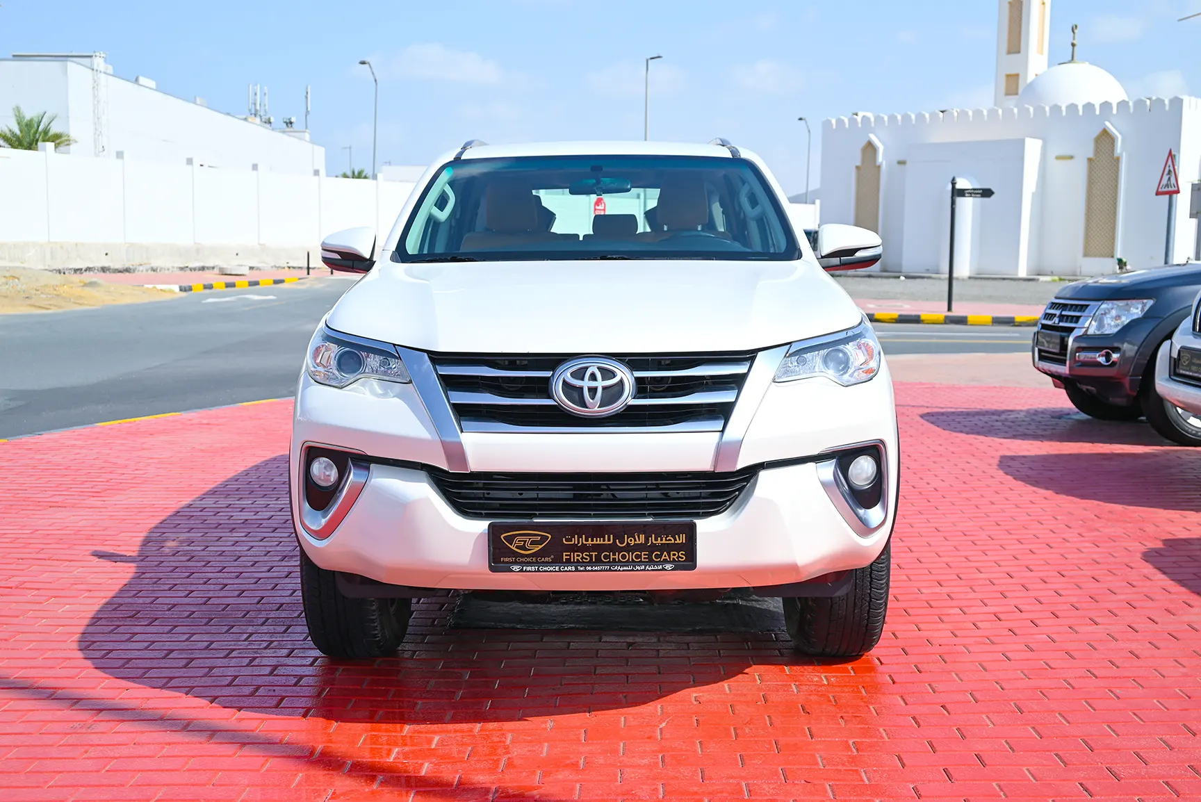 Used 2017 Toyota Fortuner GXR in White – Front View for Sale at First Choice Cars Dubai Sharjah